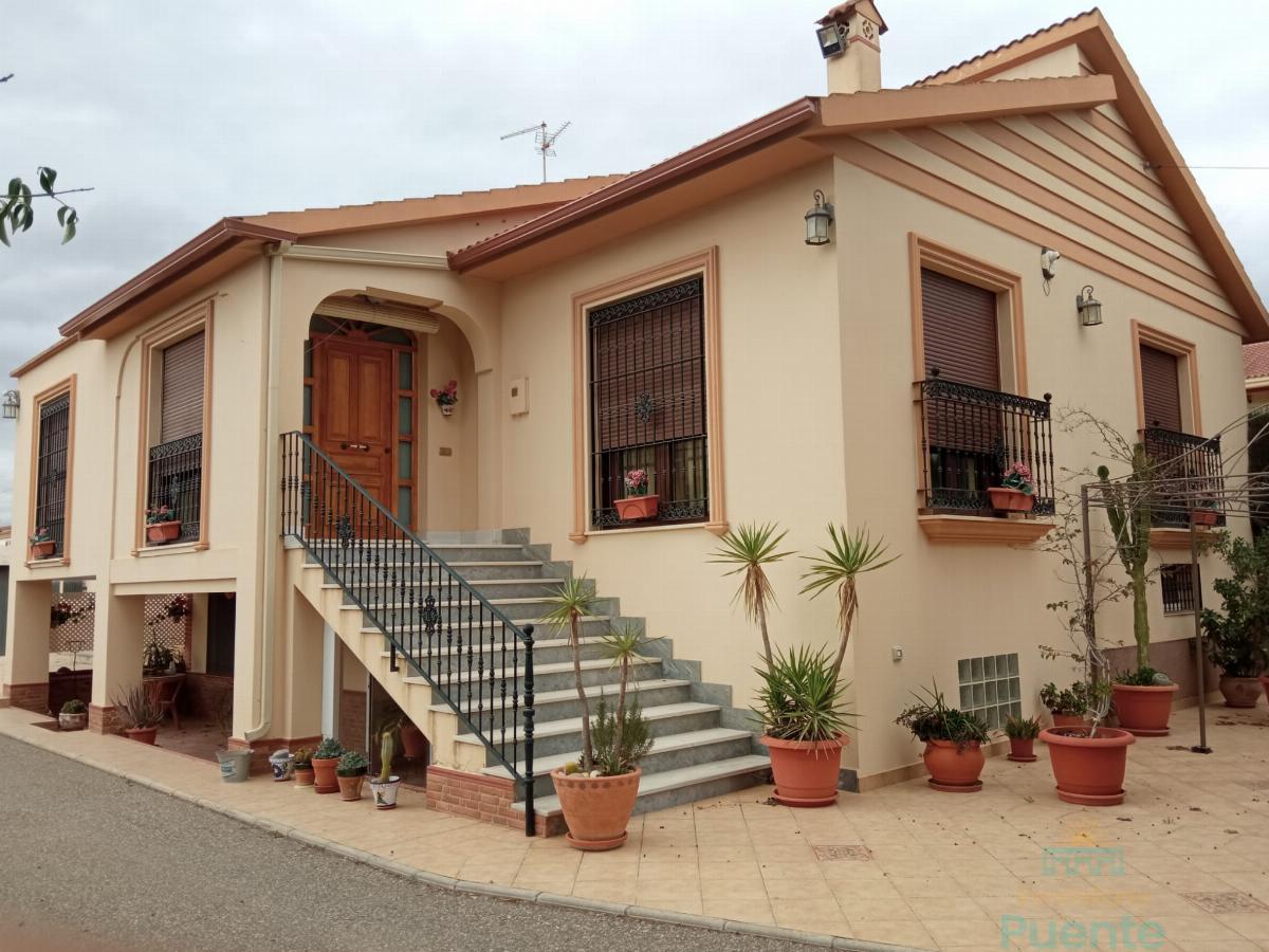 For sale of chalet in Lorca