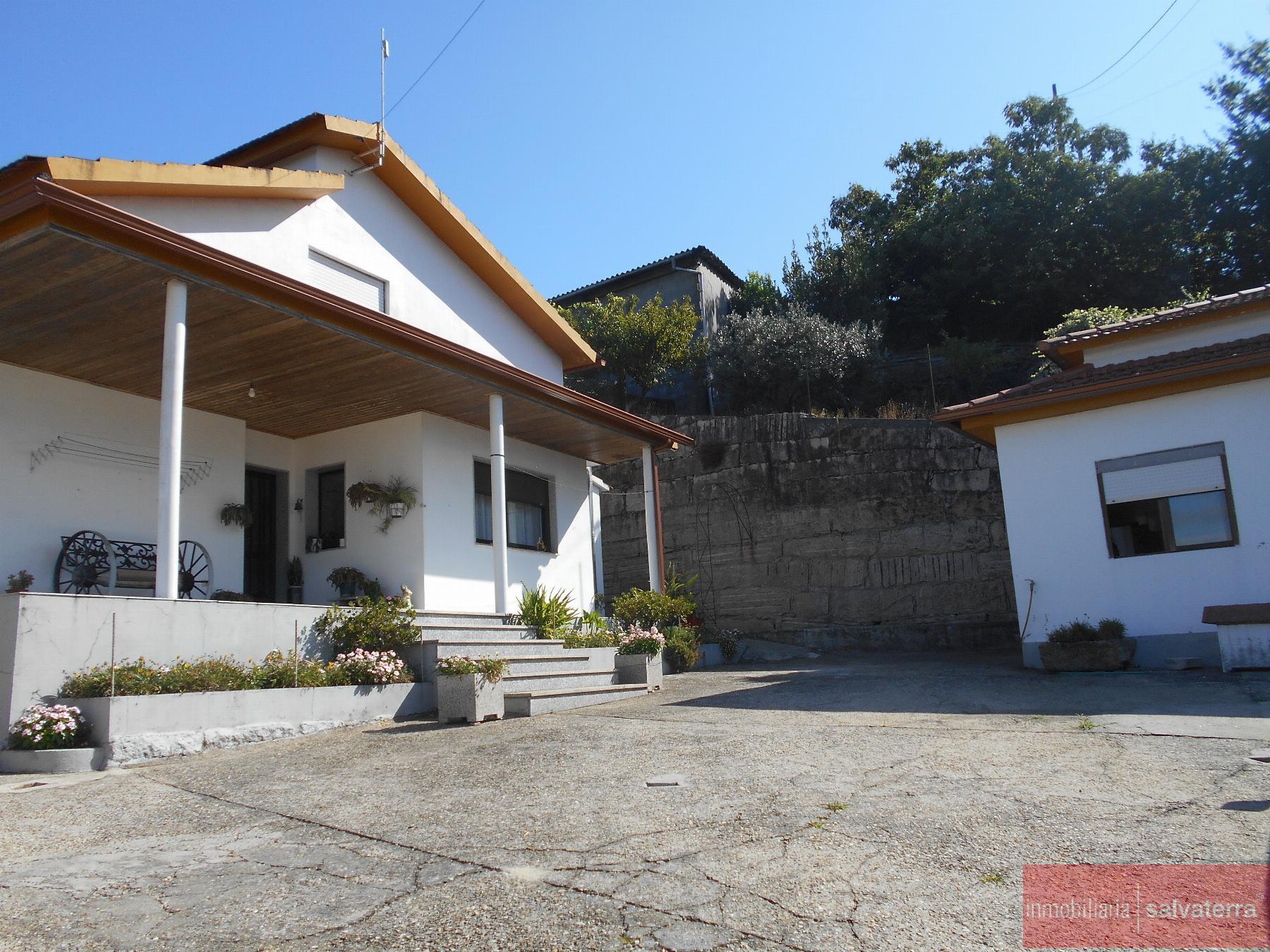 For sale of house in Salvaterra de Miño