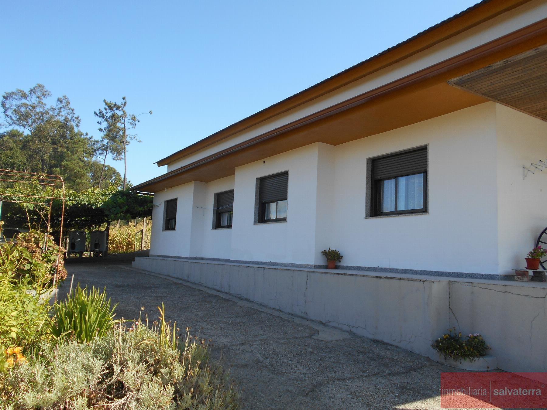 For sale of house in Salvaterra de Miño