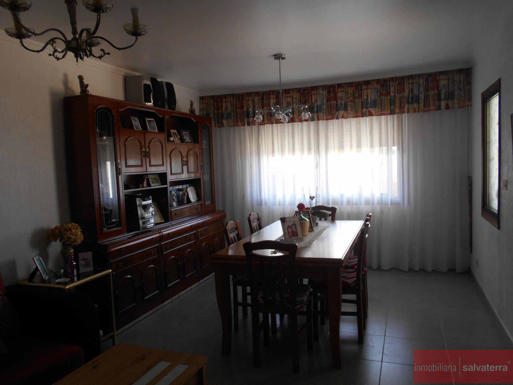 For sale of house in Salvaterra de Miño