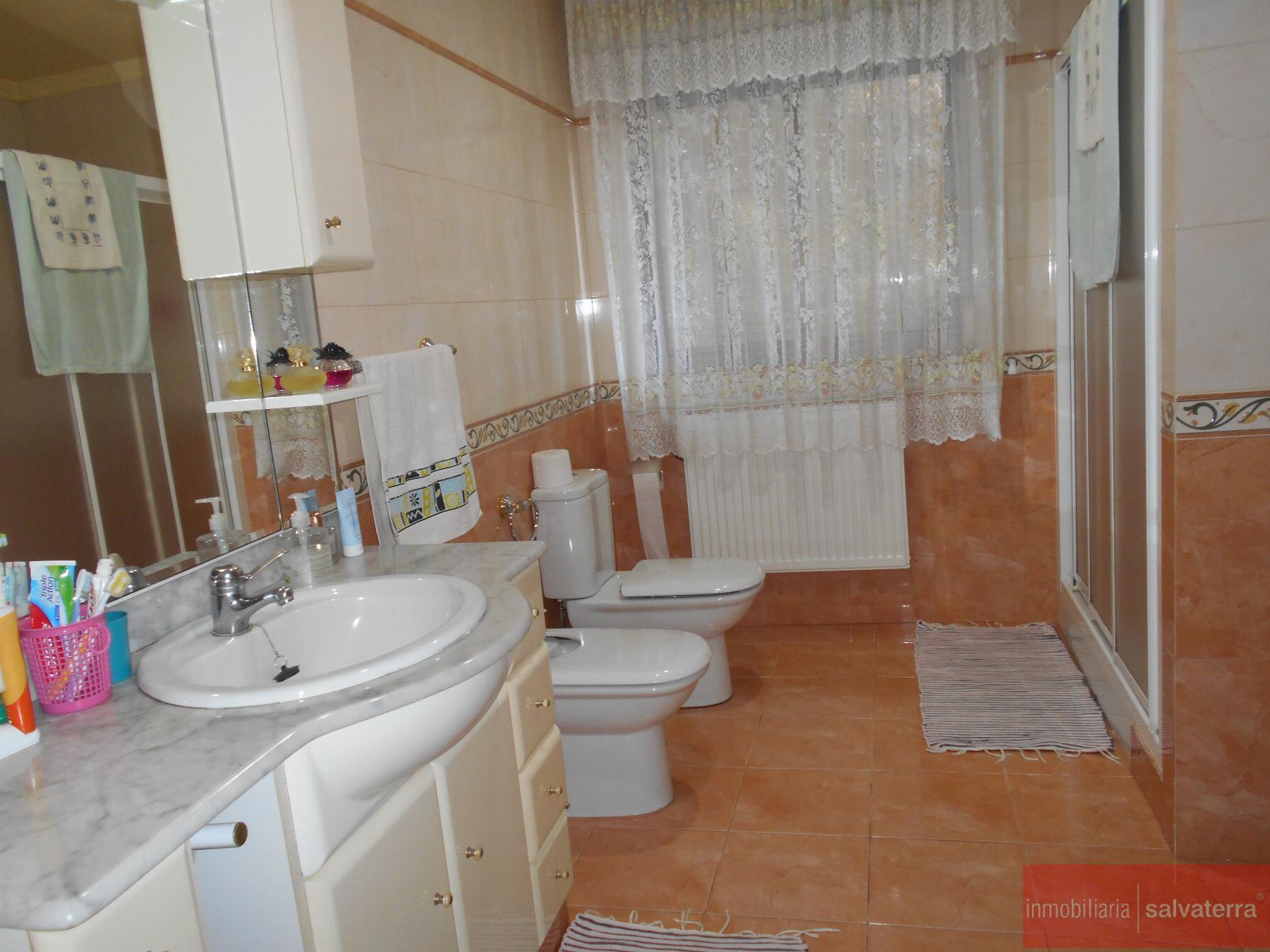 For sale of house in Salvaterra de Miño