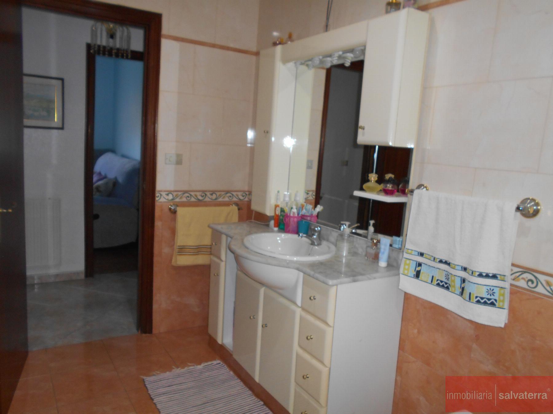 For sale of house in Salvaterra de Miño