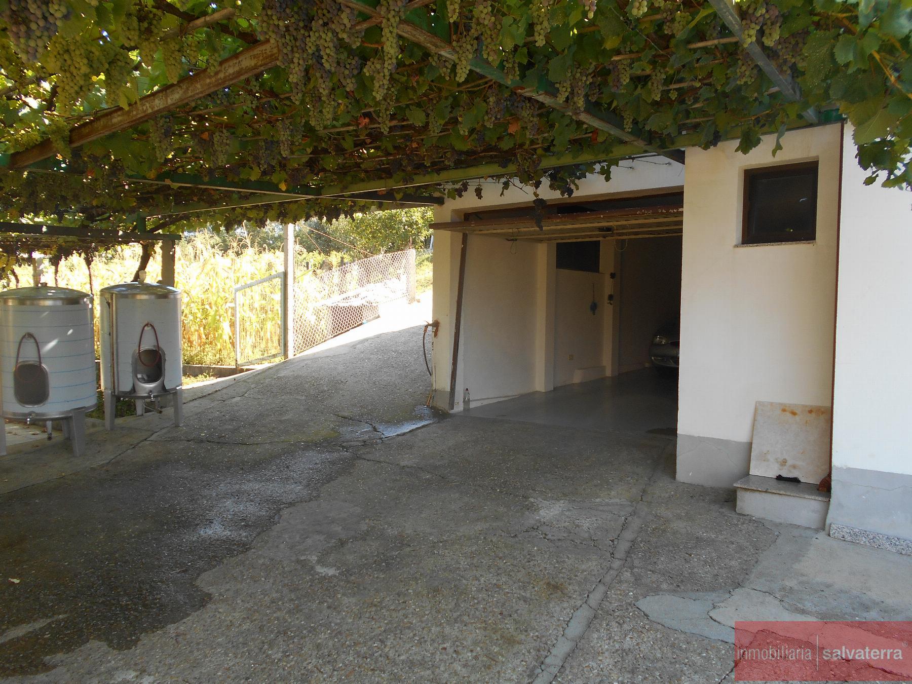 For sale of house in Salvaterra de Miño