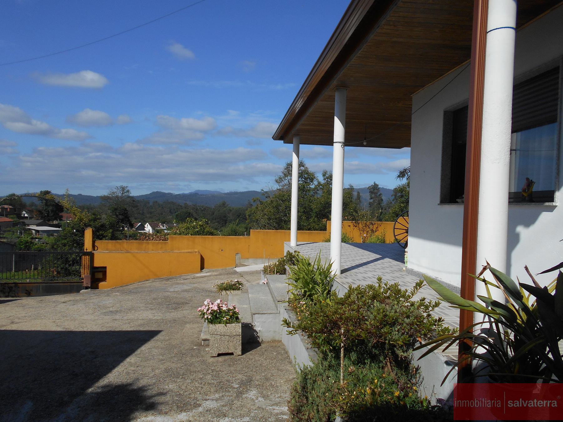 For sale of house in Salvaterra de Miño