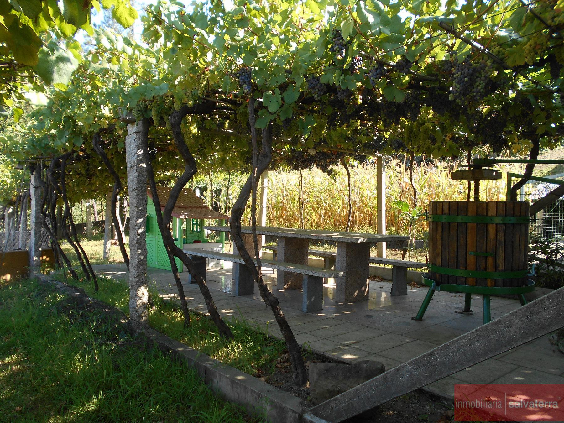 For sale of house in Salvaterra de Miño