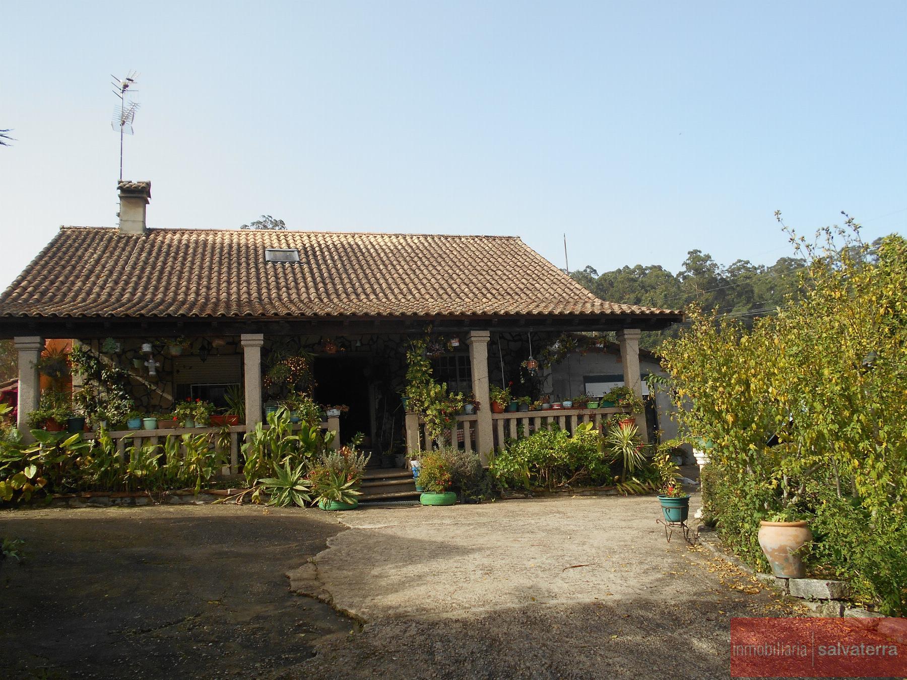 For sale of house in Salvaterra de Miño