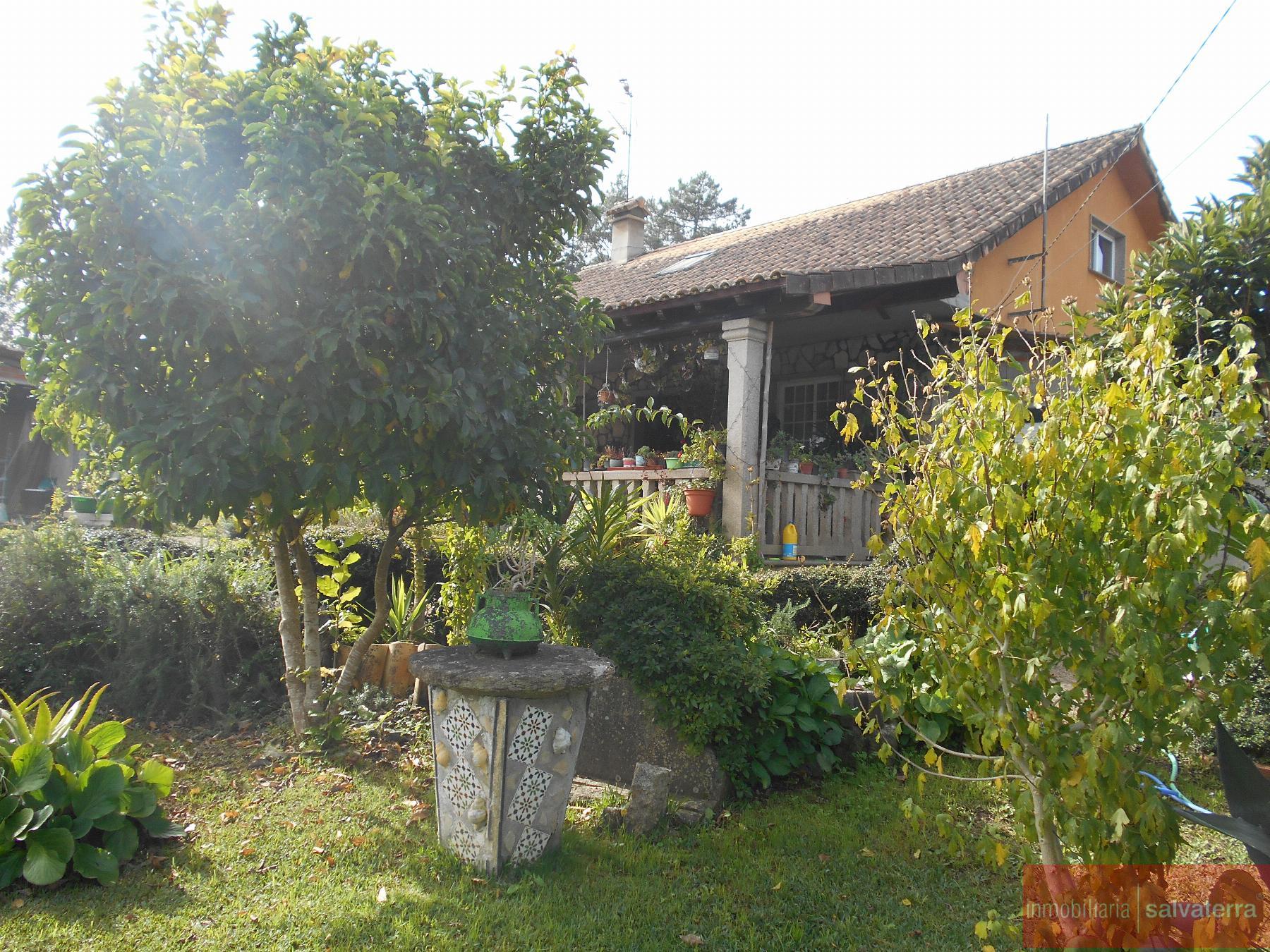 For sale of house in Salvaterra de Miño