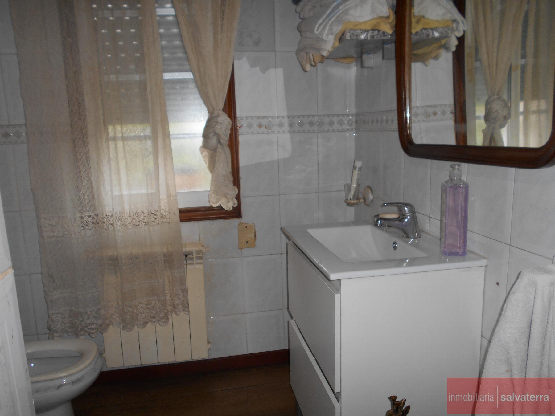 For sale of house in Salvaterra de Miño