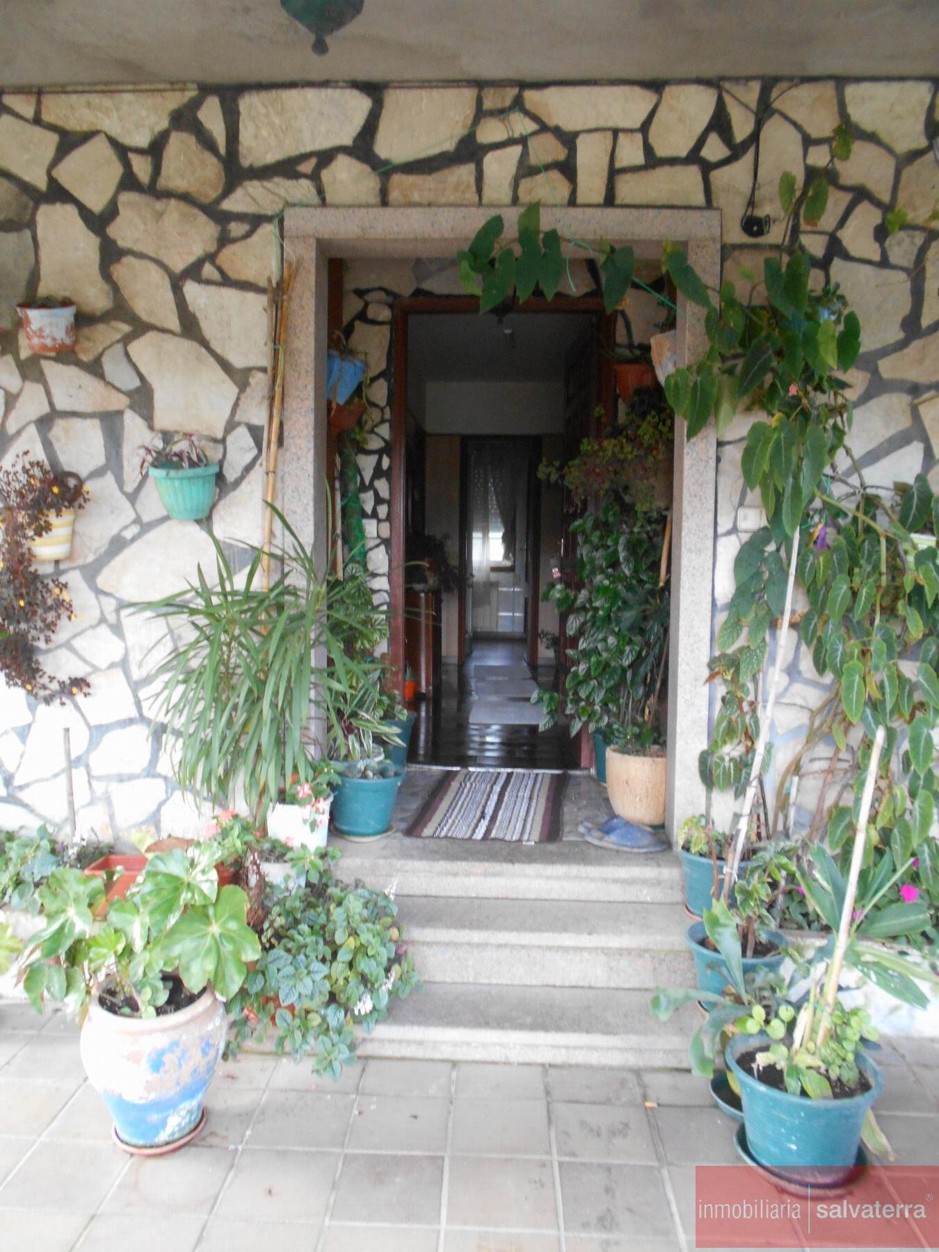 For sale of house in Salvaterra de Miño