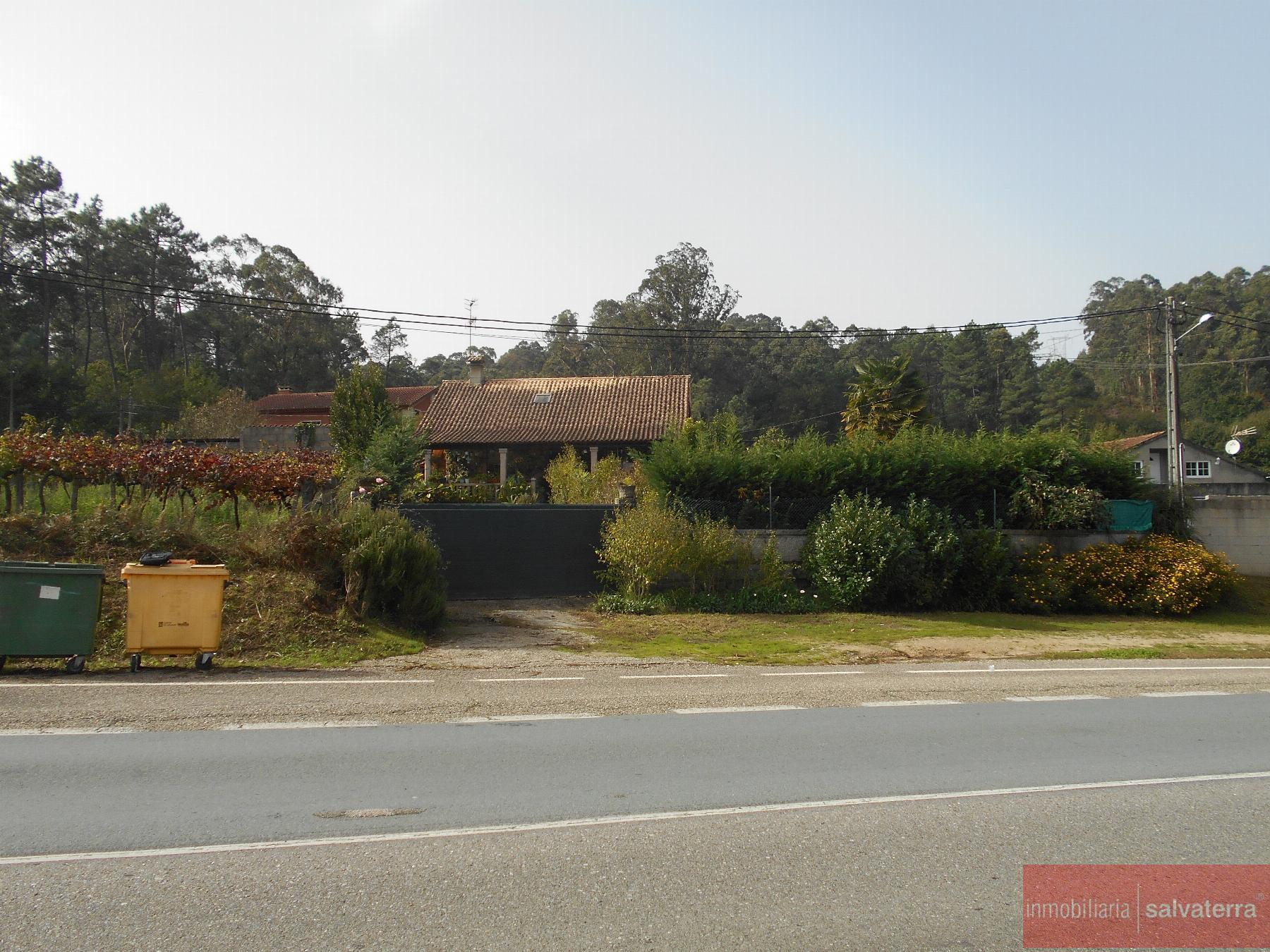 For sale of house in Salvaterra de Miño