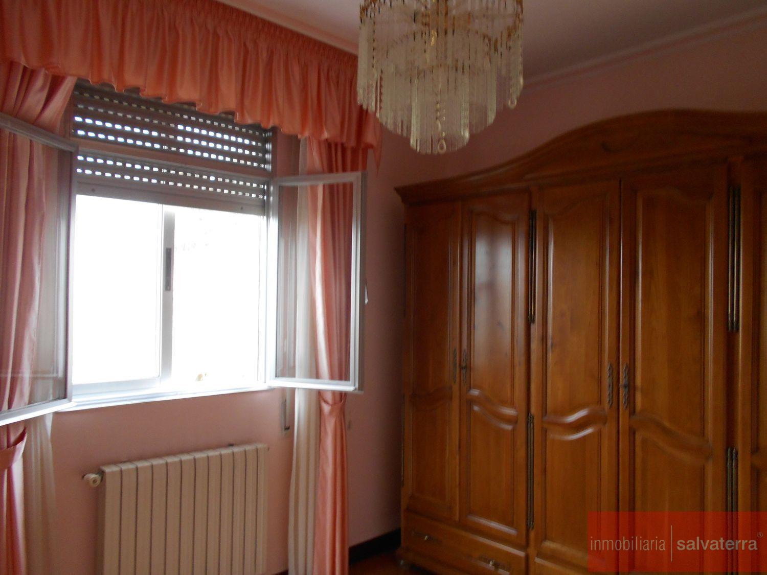 For sale of chalet in Crecente