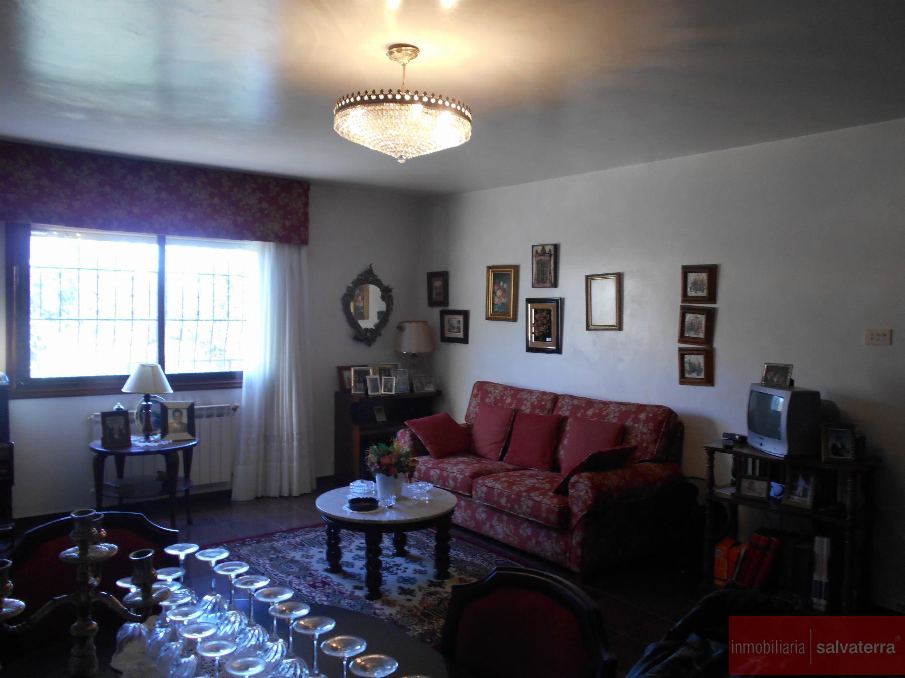 For sale of house in Neves As