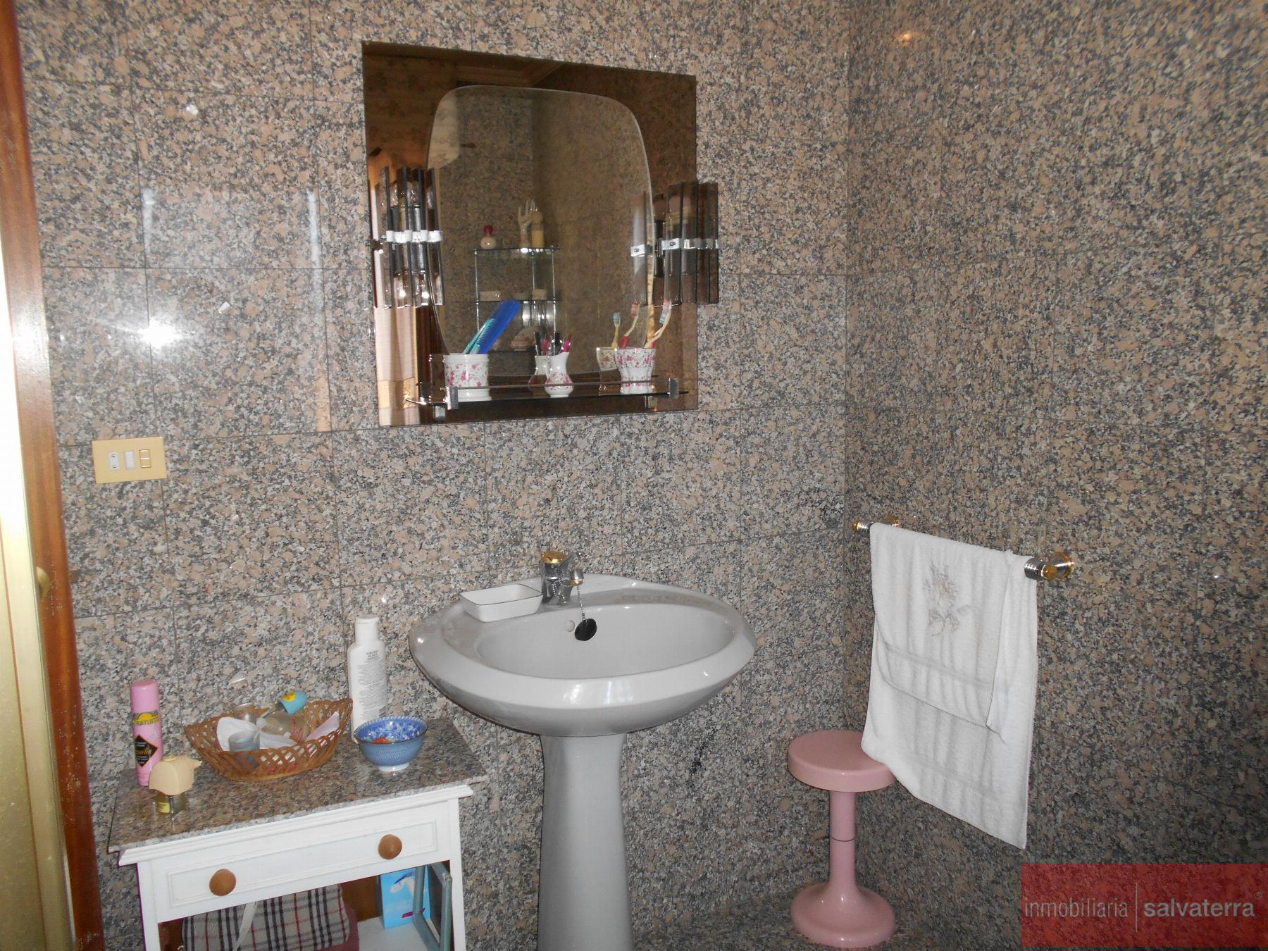 For sale of house in Neves As