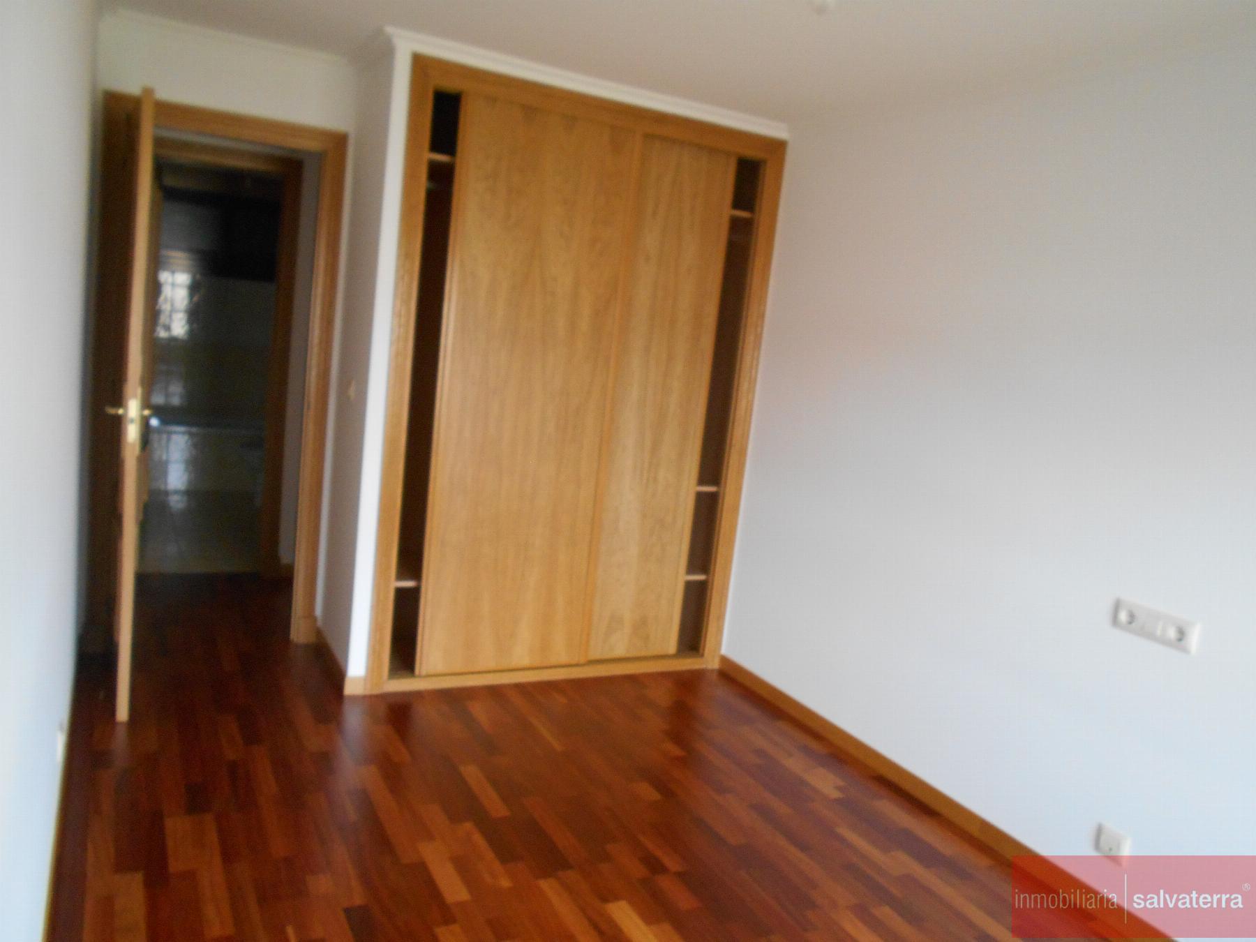 For sale of apartment in Salvaterra de Miño