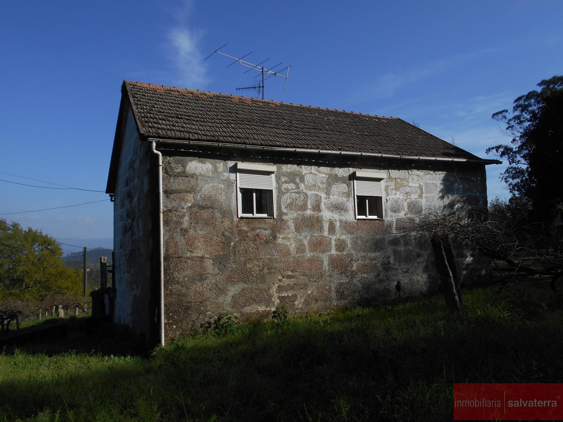 For sale of house in Ponteareas