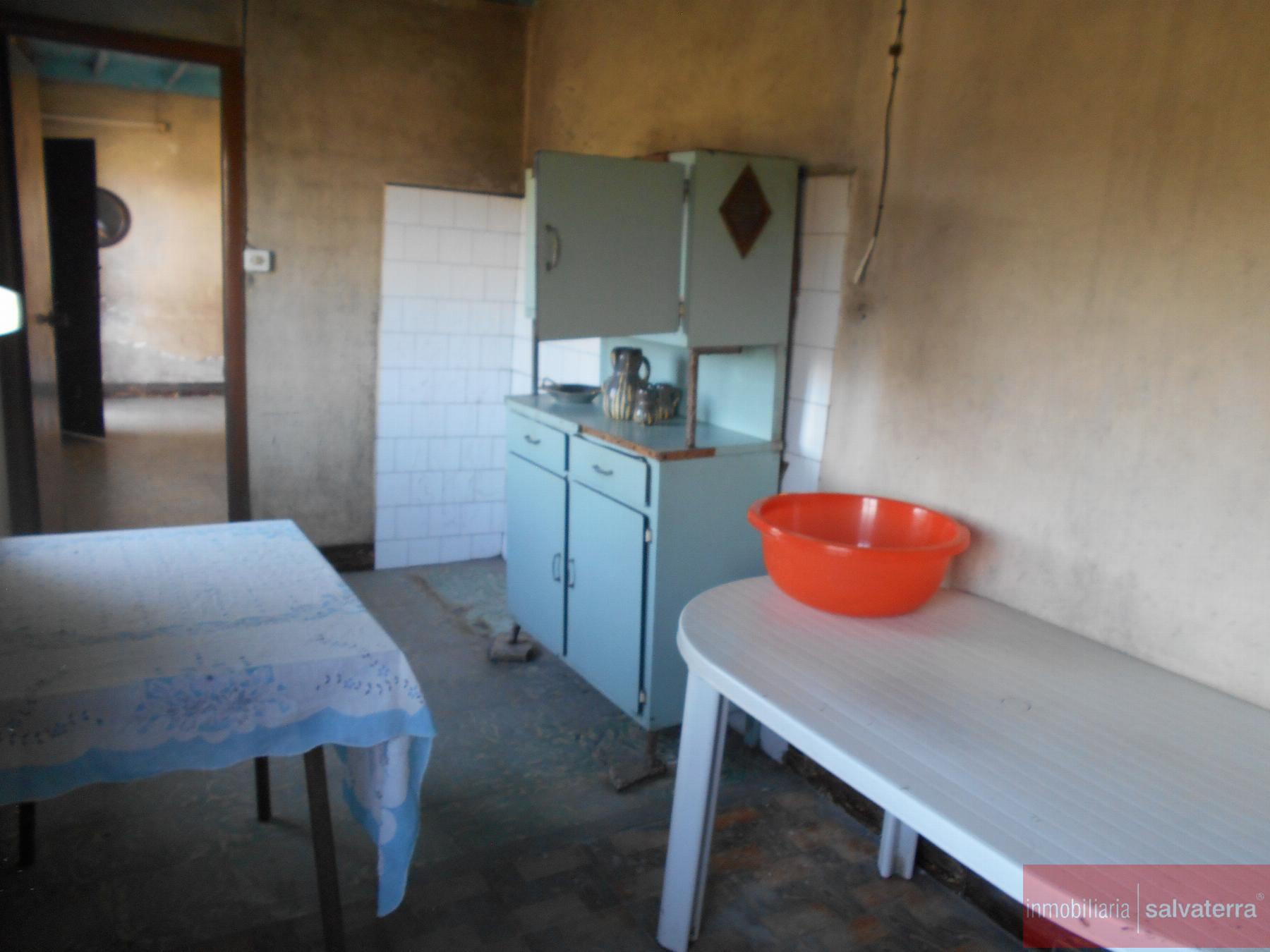 For sale of house in Ponteareas