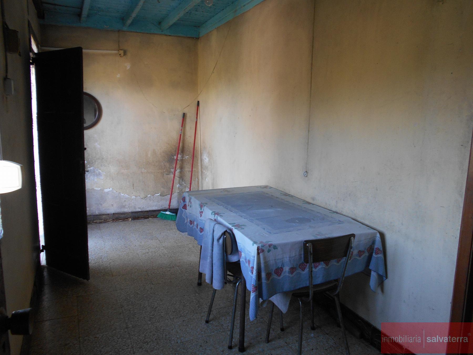For sale of house in Ponteareas
