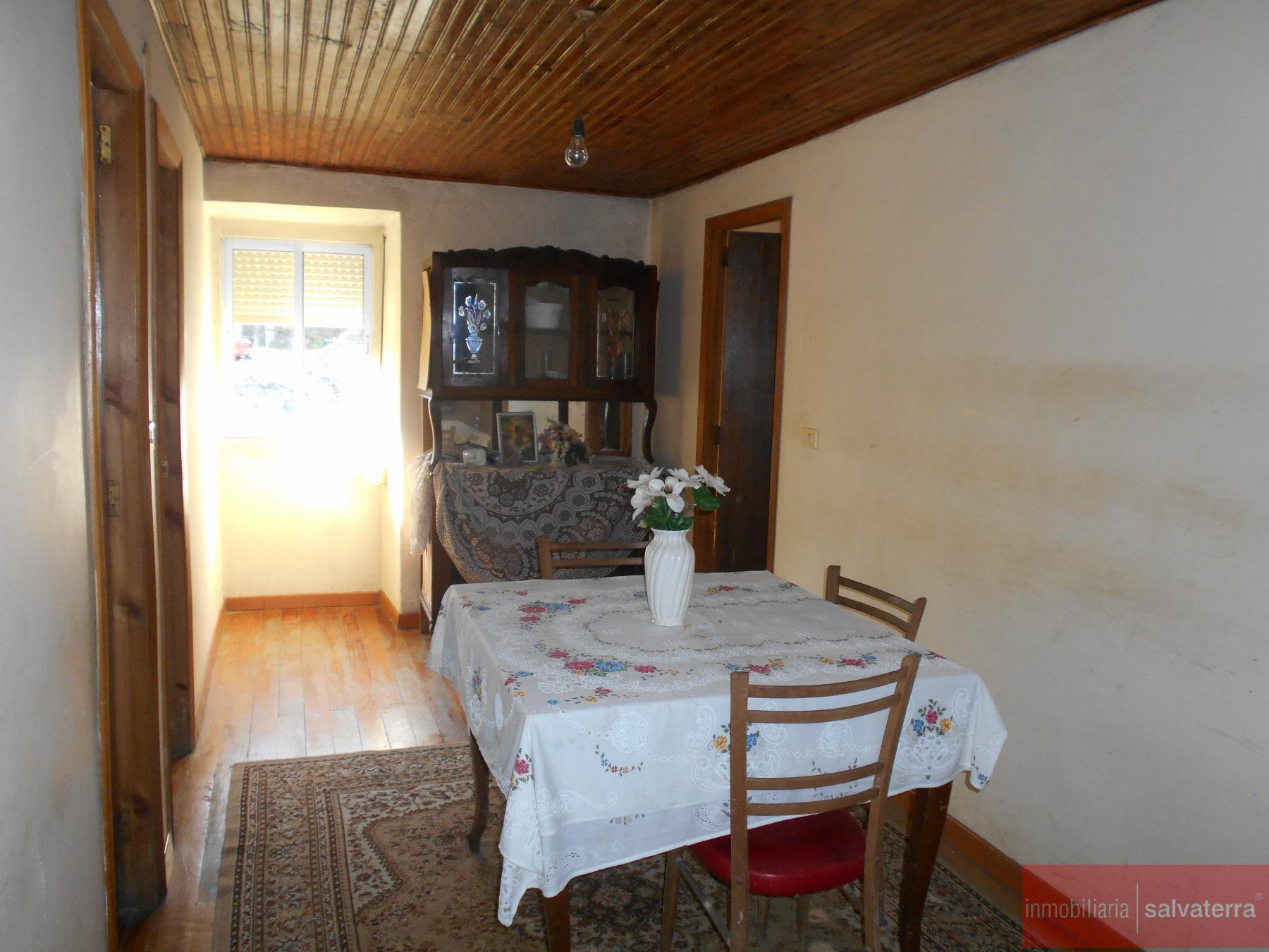 For sale of house in Ponteareas