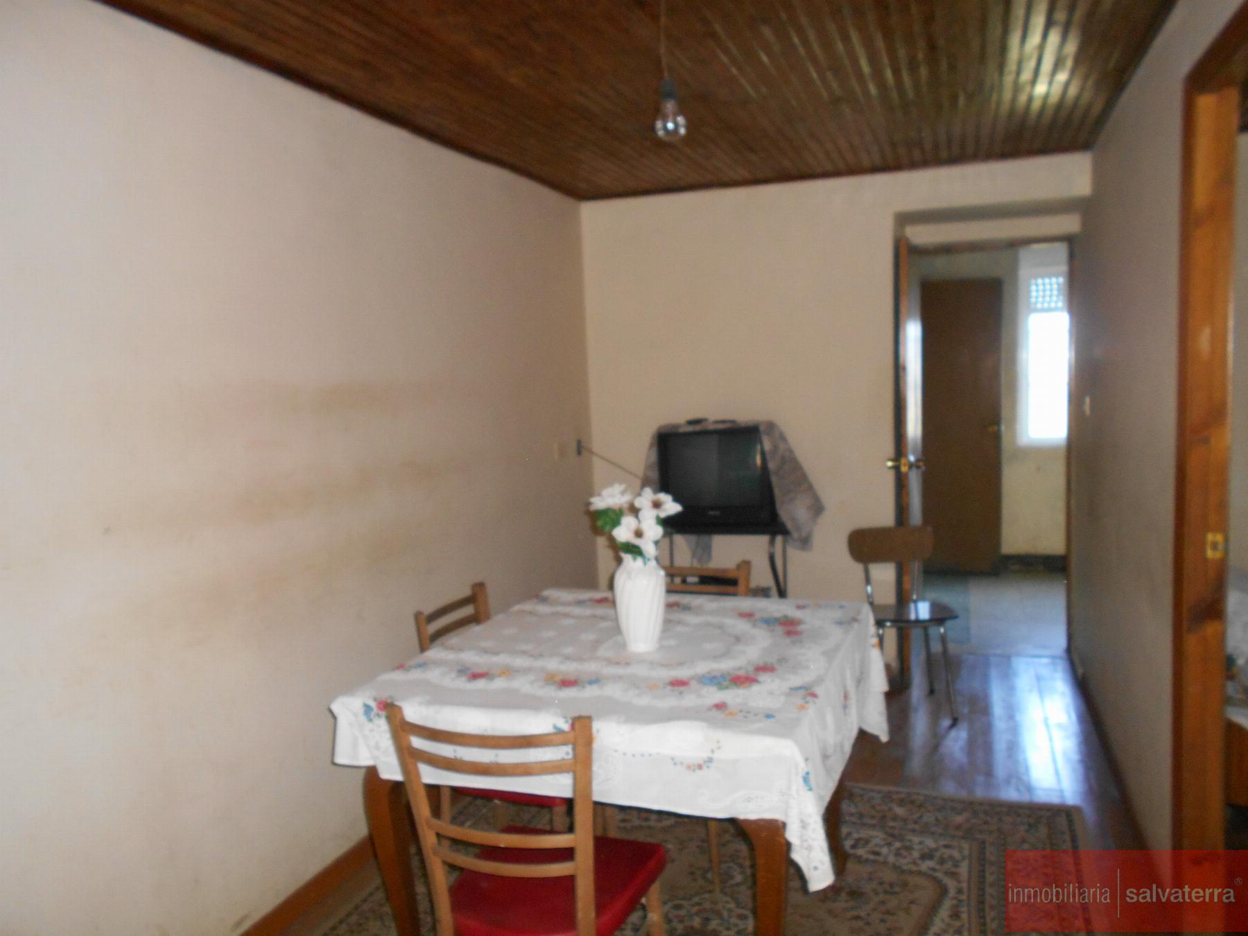 For sale of house in Ponteareas