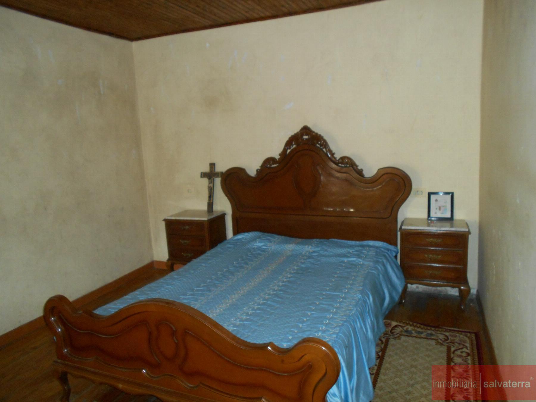 For sale of house in Ponteareas