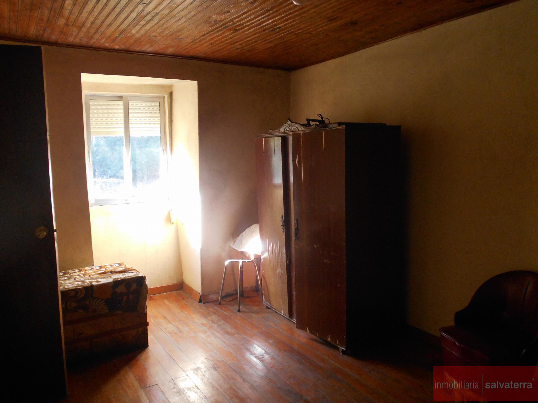 For sale of house in Ponteareas