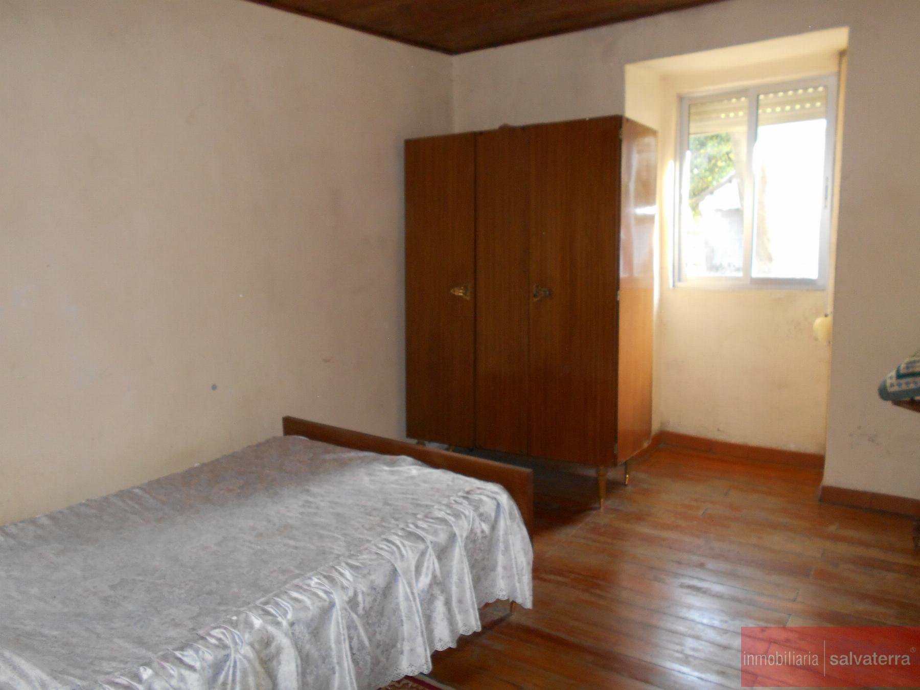 For sale of house in Ponteareas