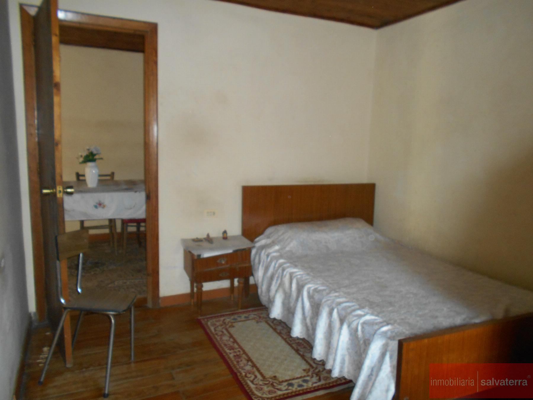 For sale of house in Ponteareas