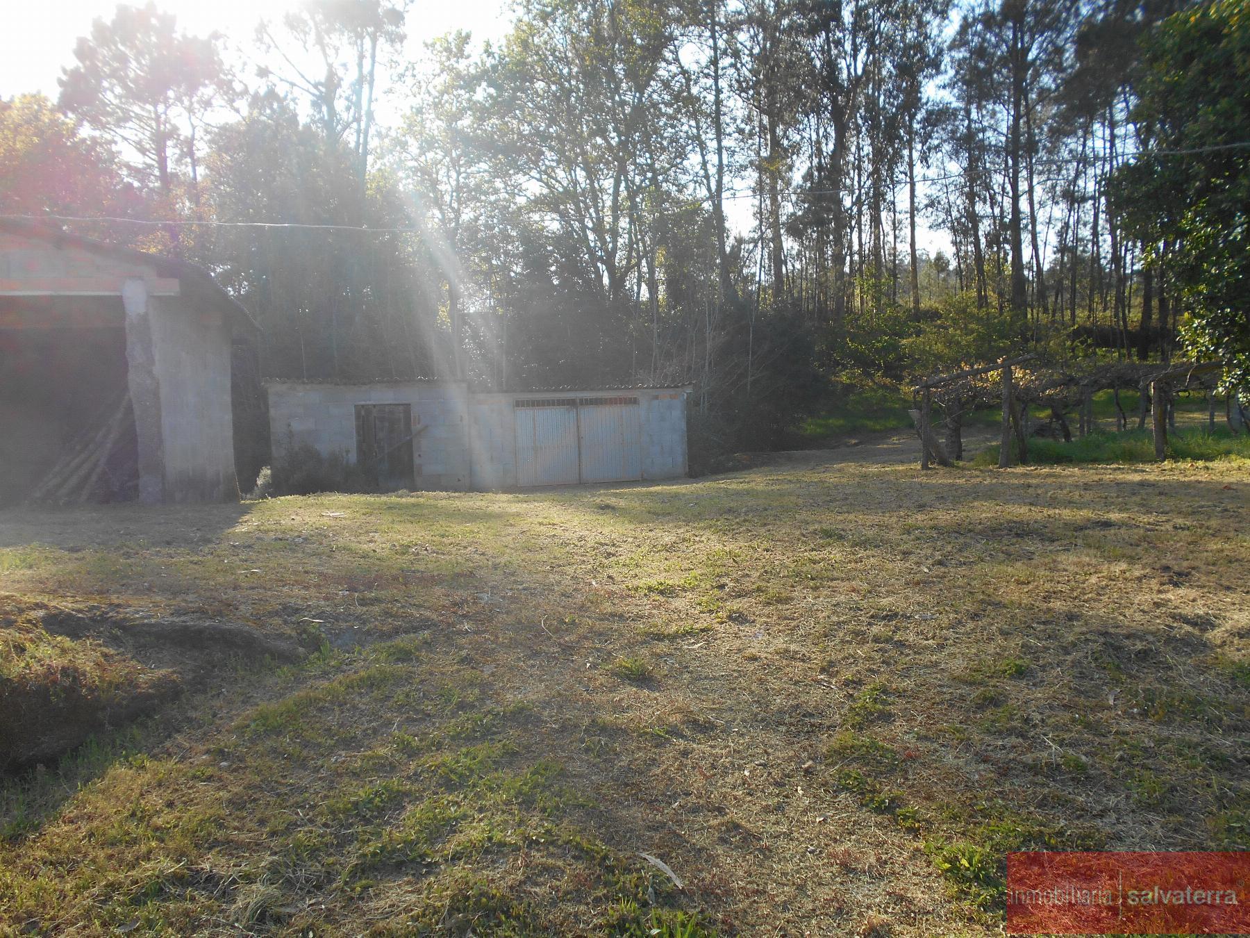 For sale of house in Ponteareas