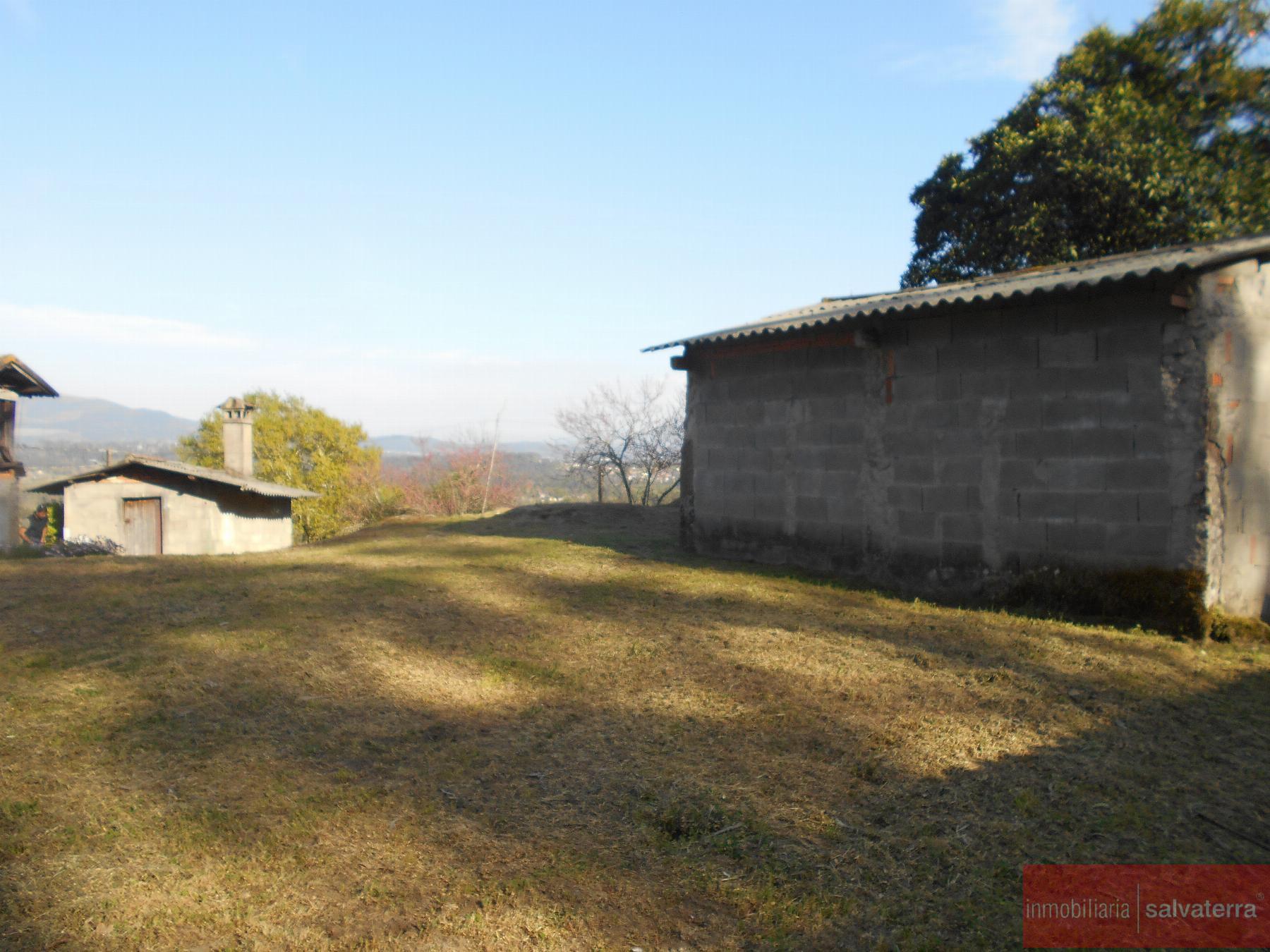 For sale of house in Ponteareas