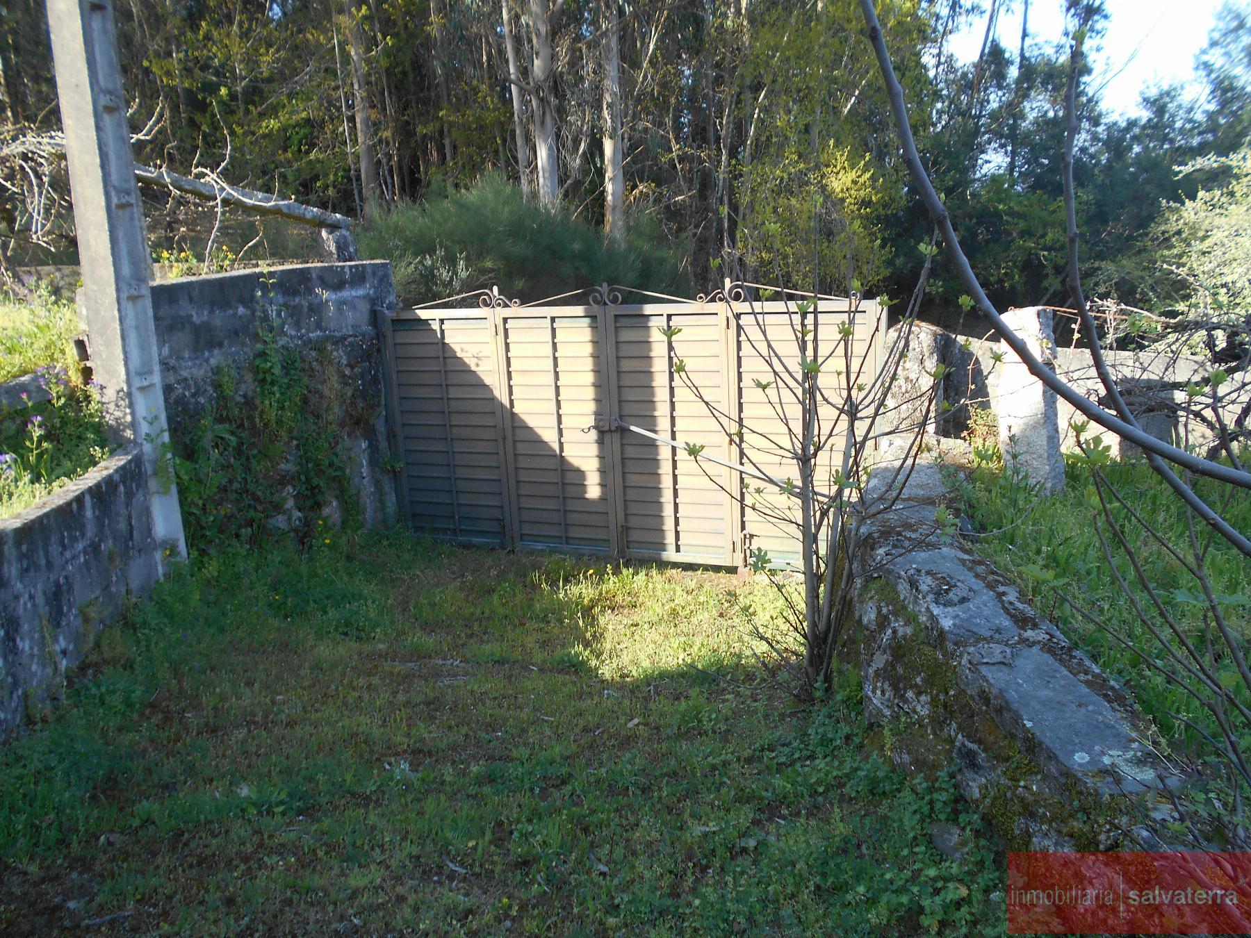 For sale of house in Ponteareas