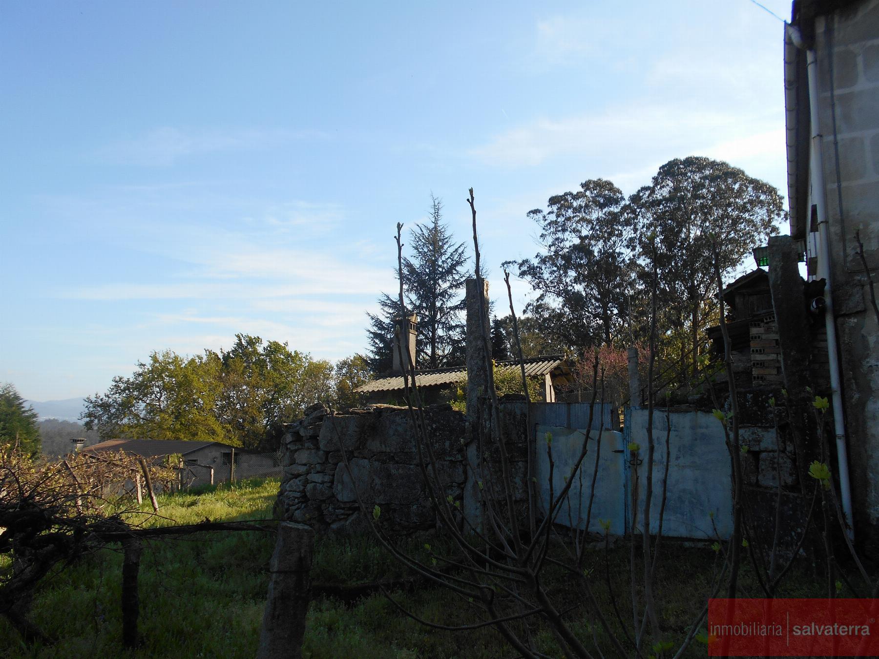 For sale of house in Ponteareas