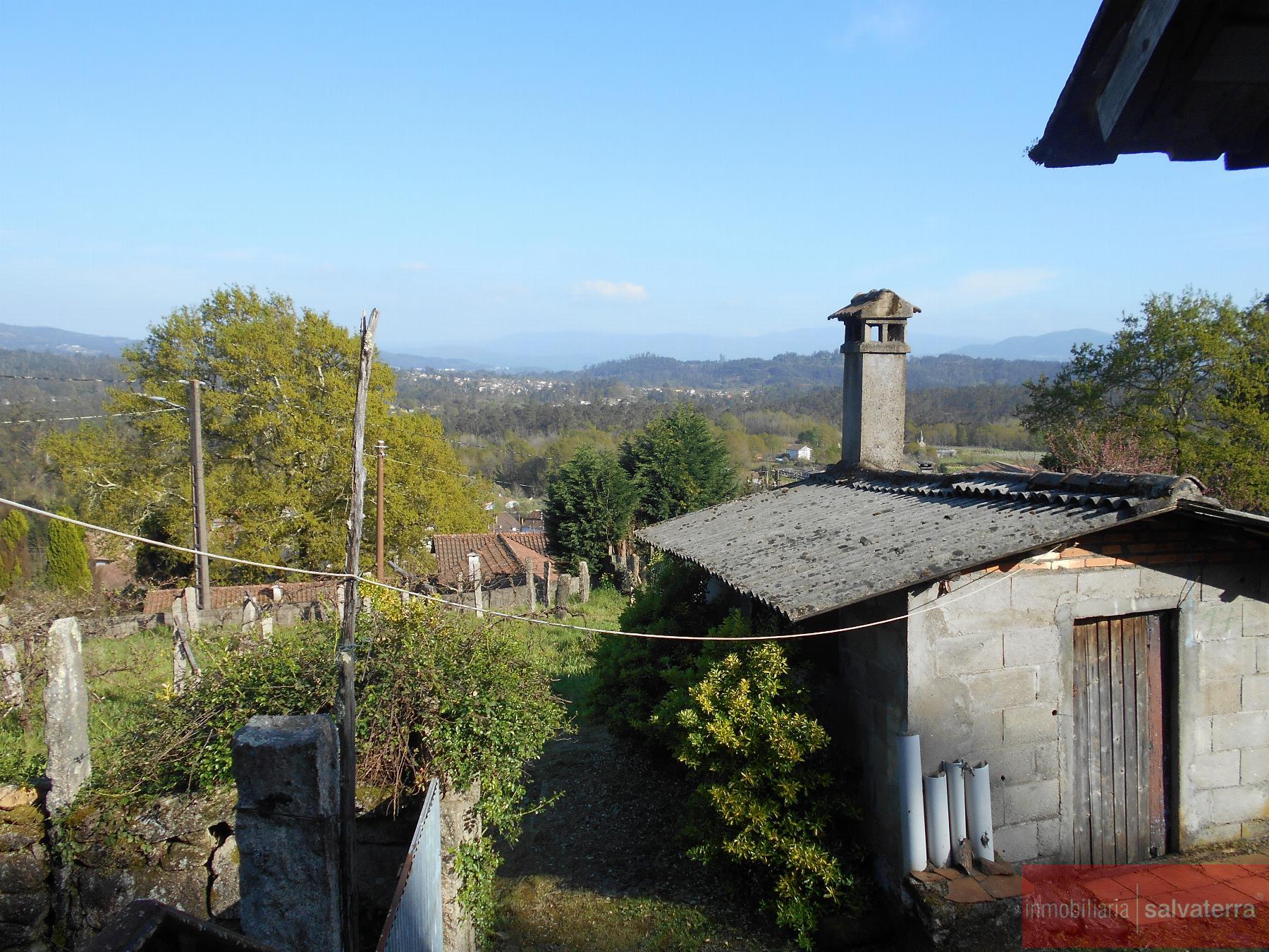 For sale of house in Ponteareas