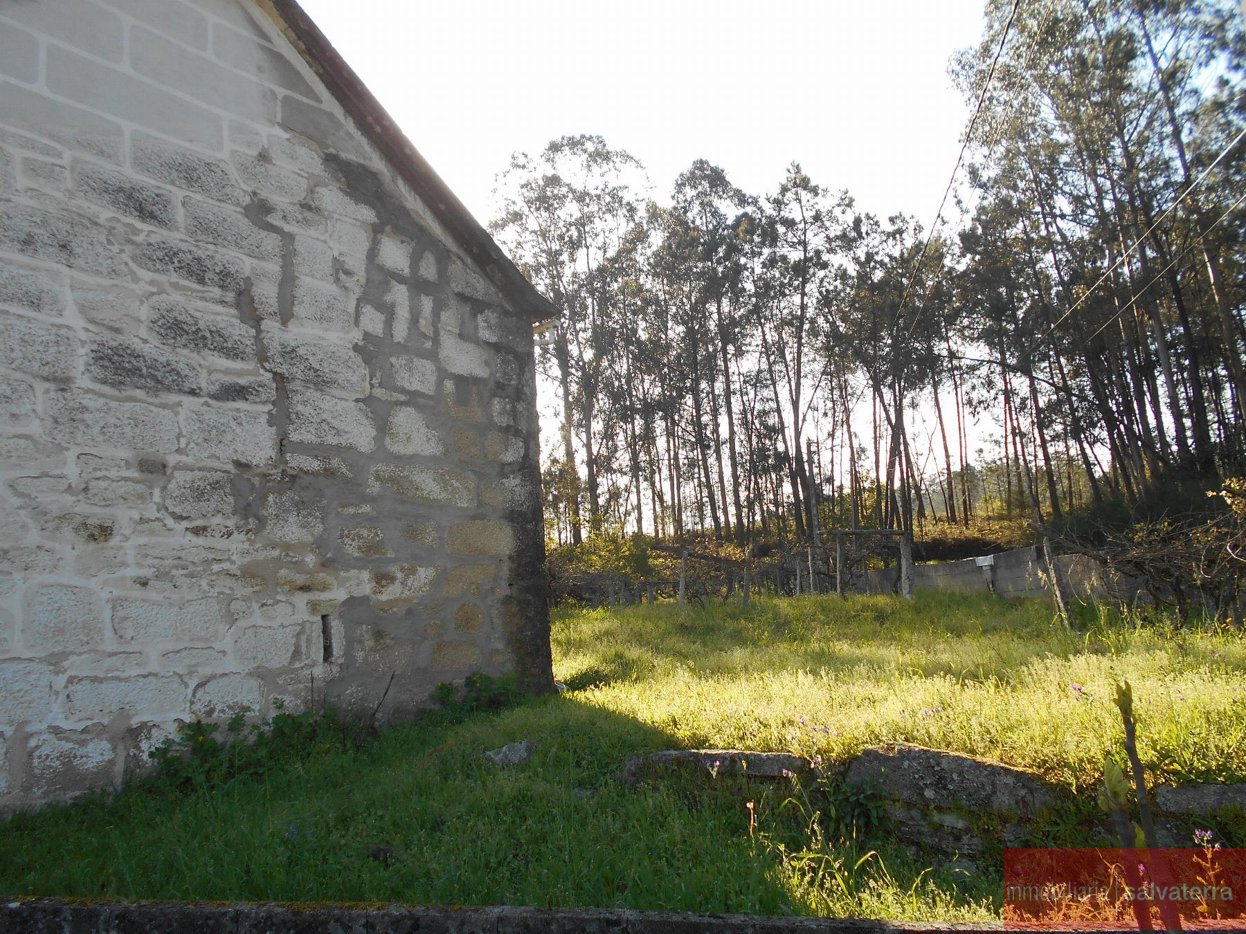 For sale of house in Ponteareas