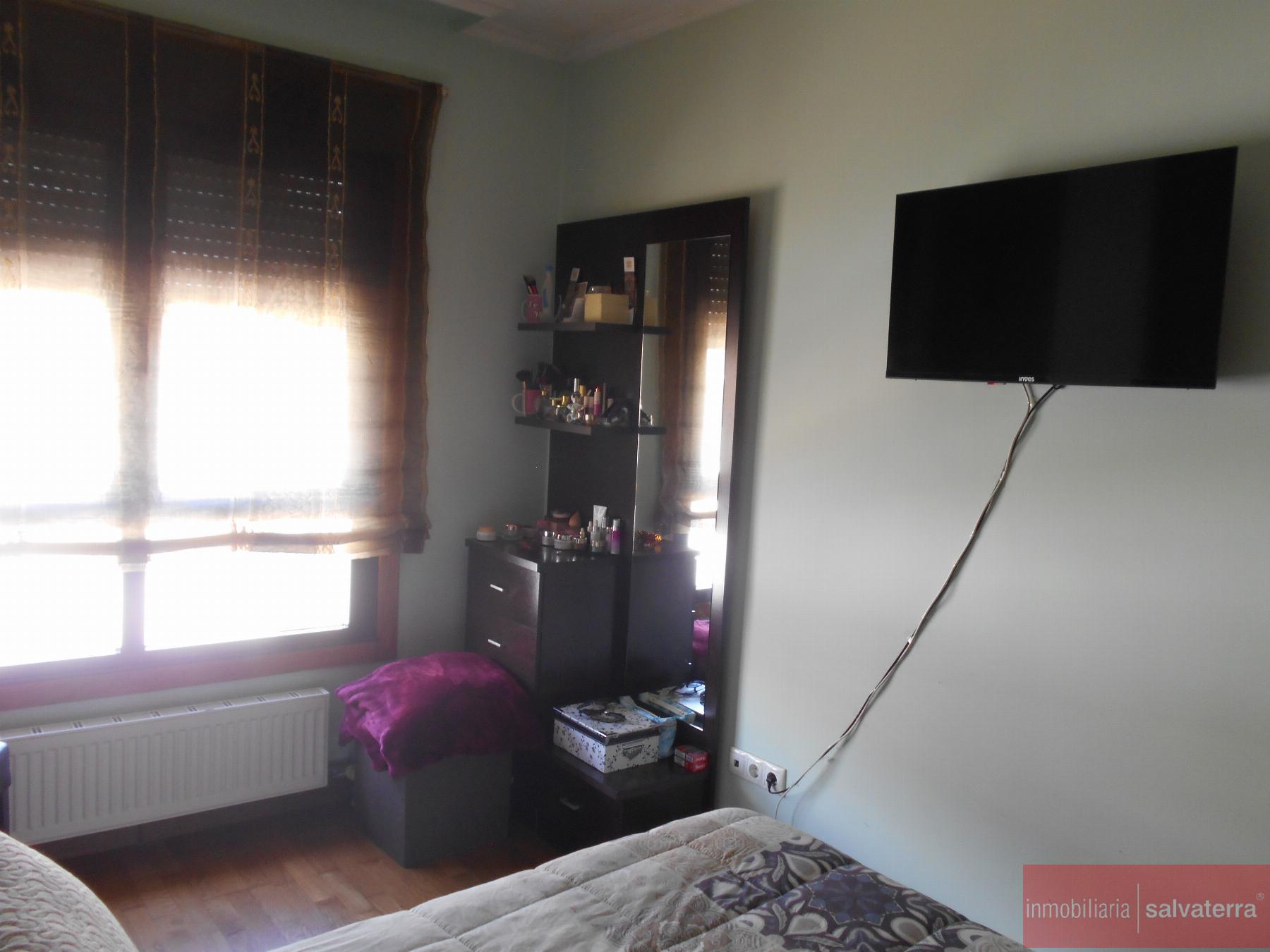 For sale of flat in Salceda de Caselas