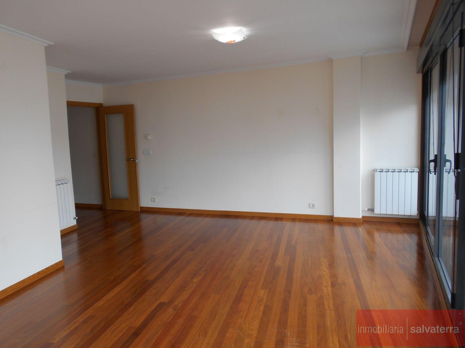 For sale of flat in Salvaterra de Miño