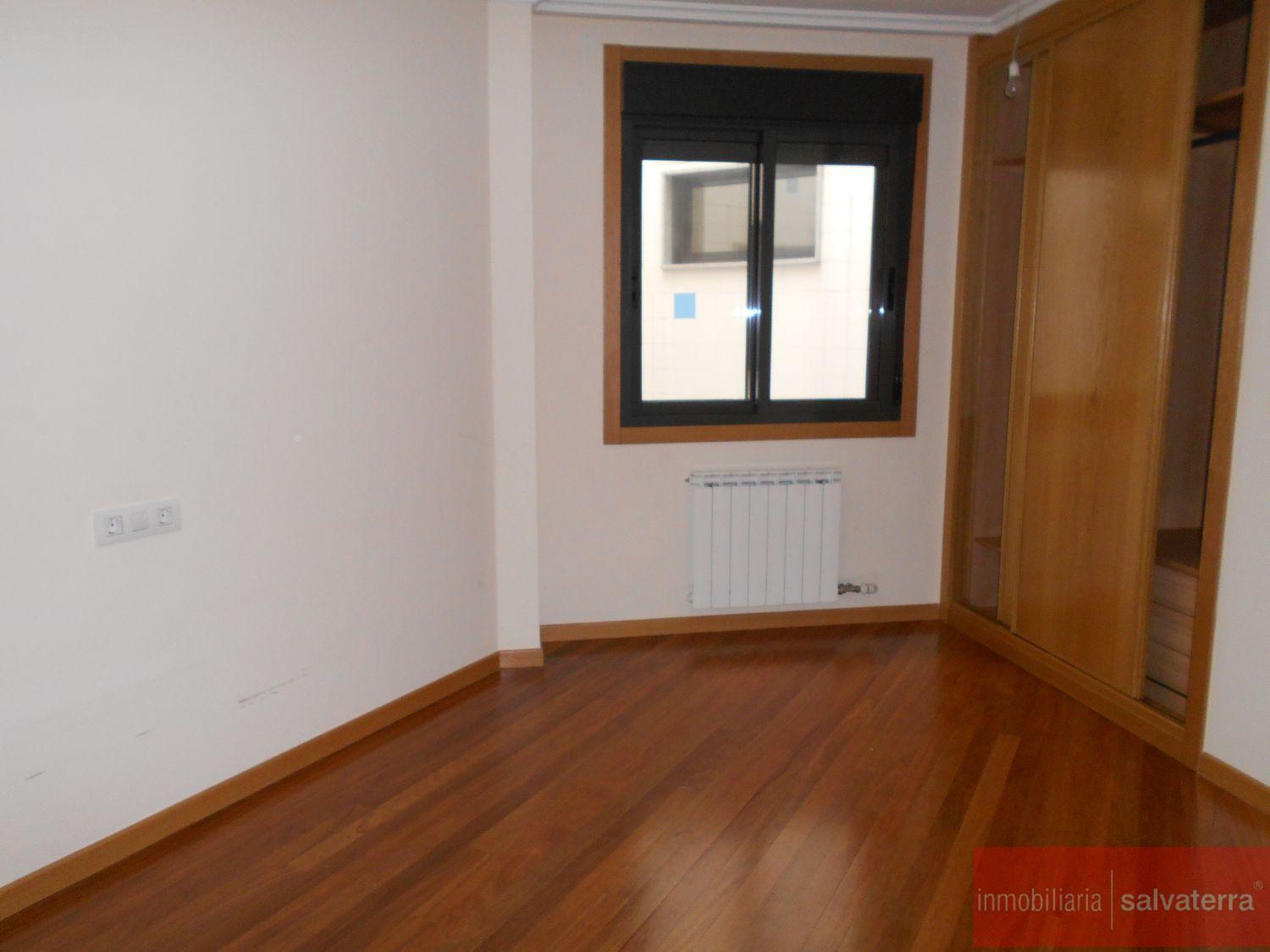 For sale of flat in Salvaterra de Miño