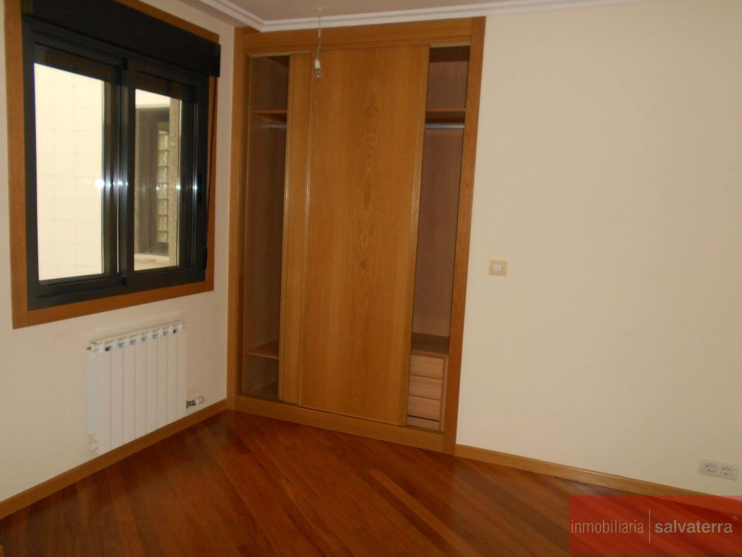 For sale of flat in Salvaterra de Miño