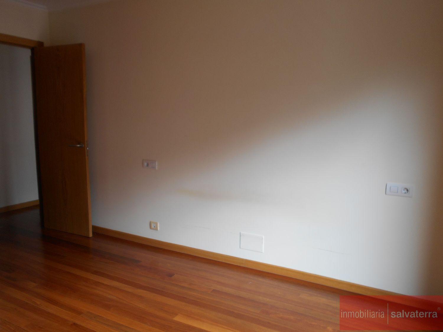 For sale of flat in Salvaterra de Miño