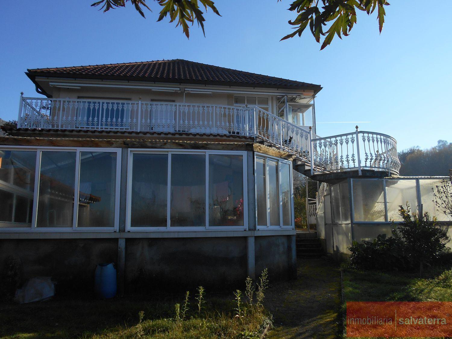 For sale of chalet in Salvaterra de Miño
