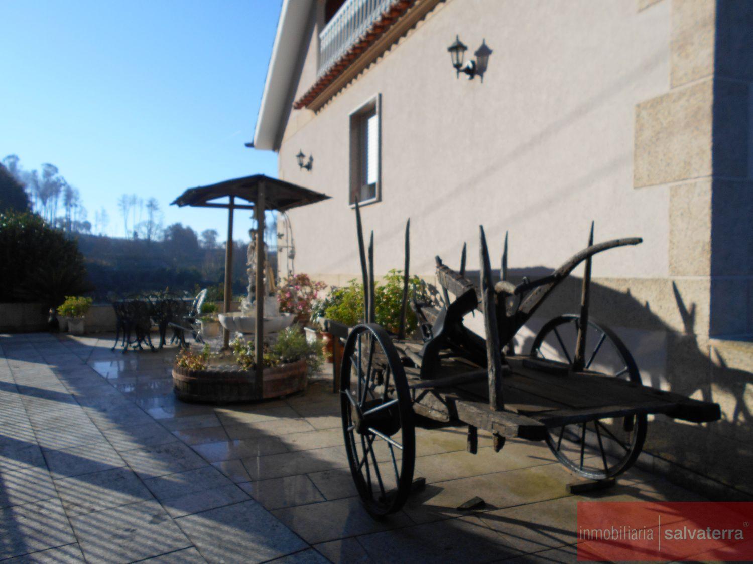 For sale of chalet in Salvaterra de Miño