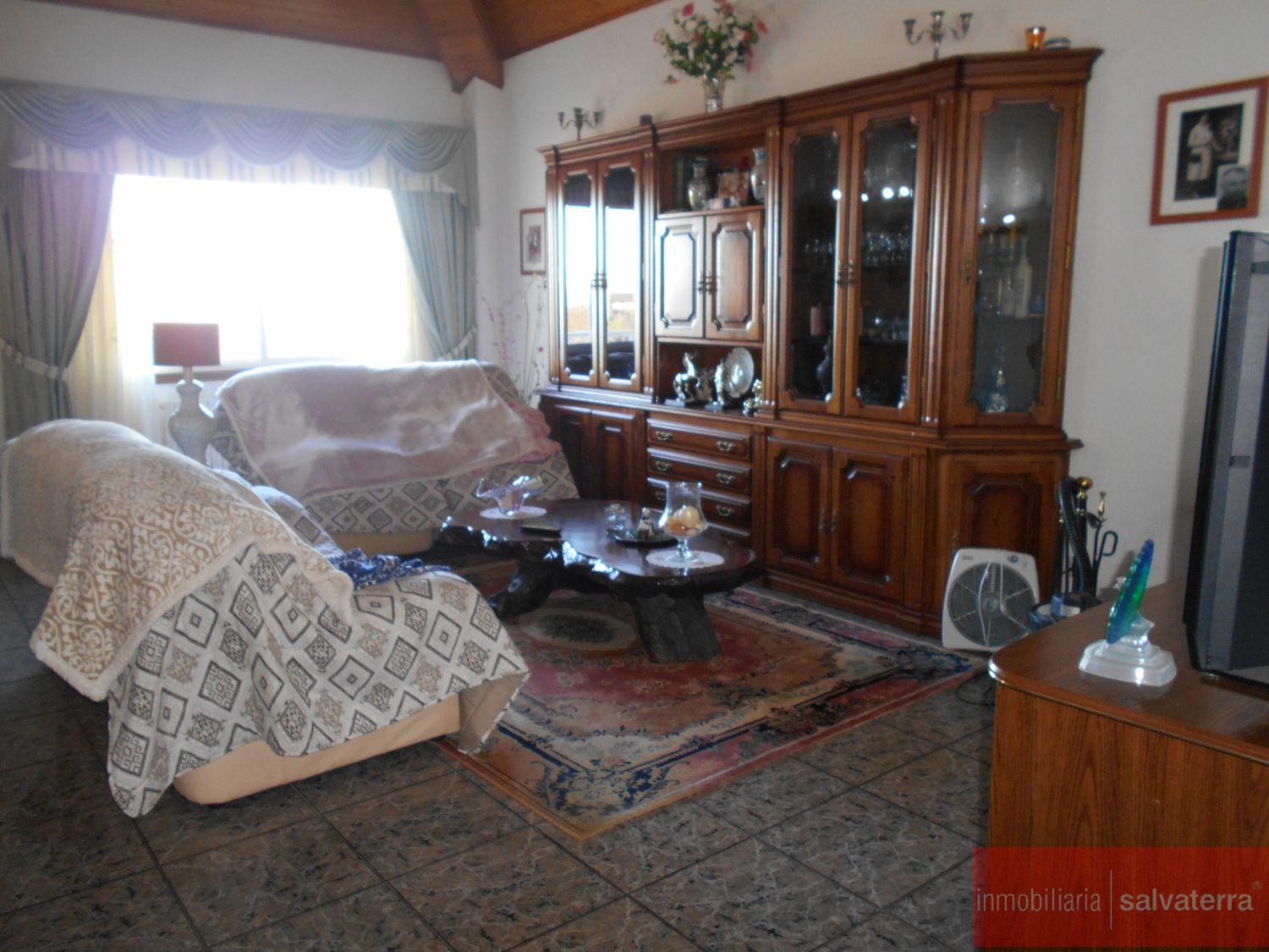 For sale of chalet in Salvaterra de Miño