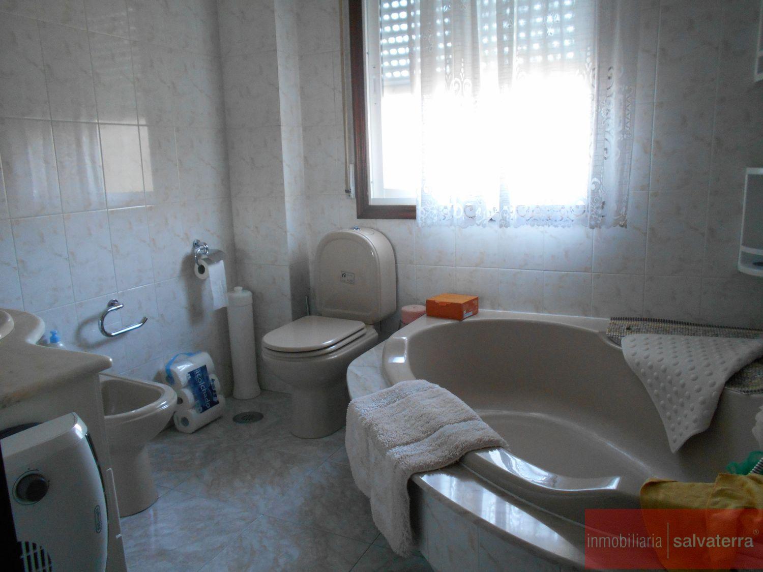 For sale of chalet in Salvaterra de Miño