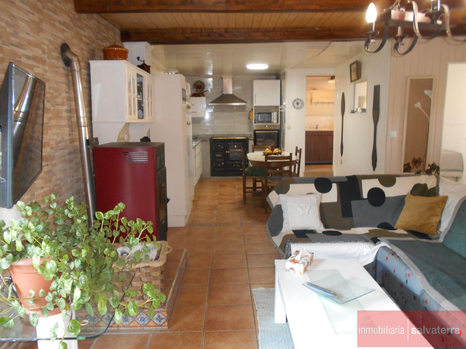For sale of rural property in A Cañiza