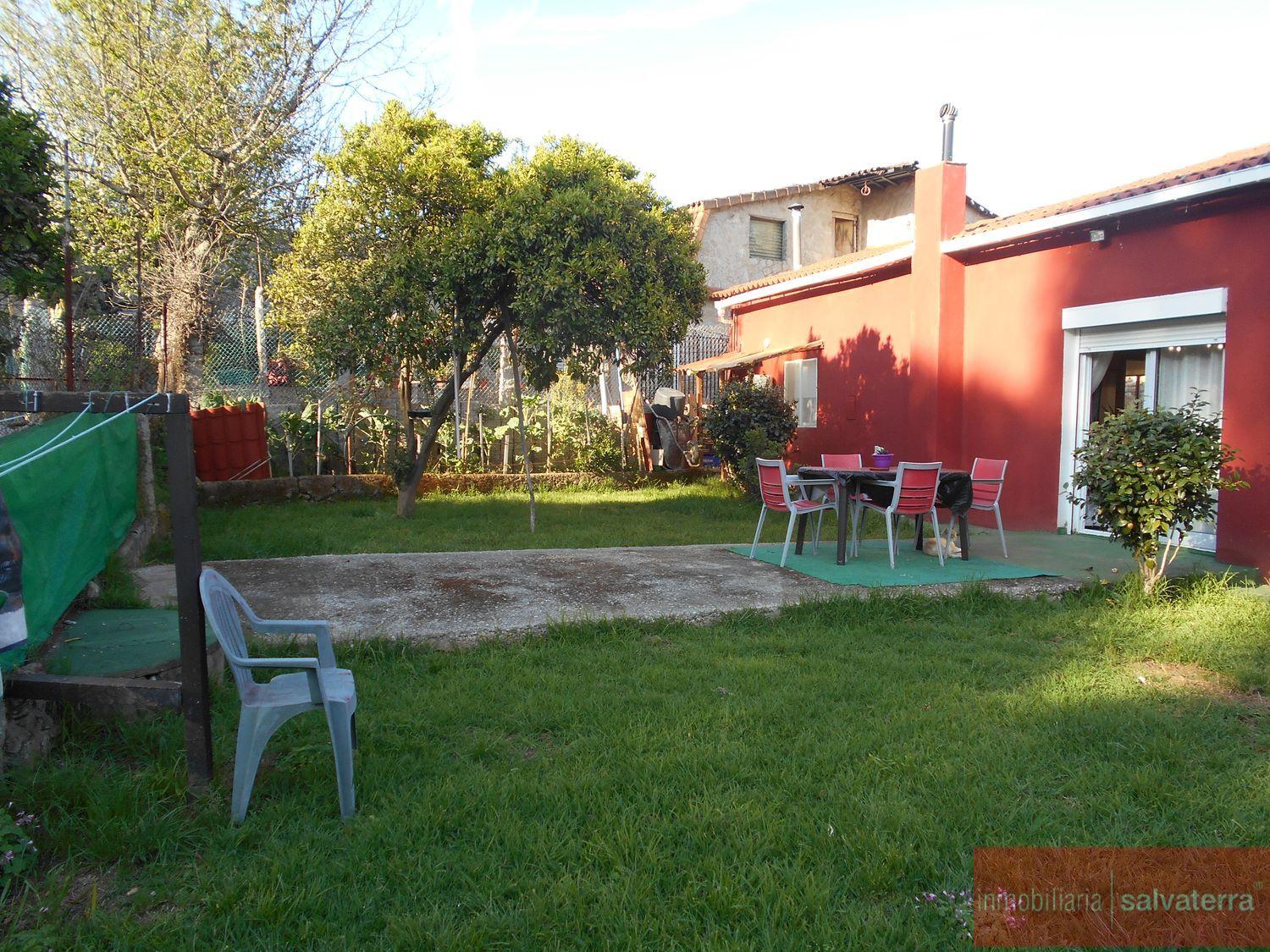 For sale of rural property in A Cañiza