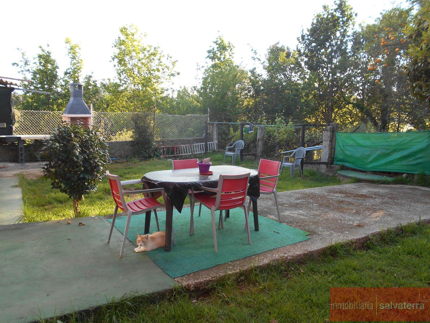 For sale of rural property in A Cañiza