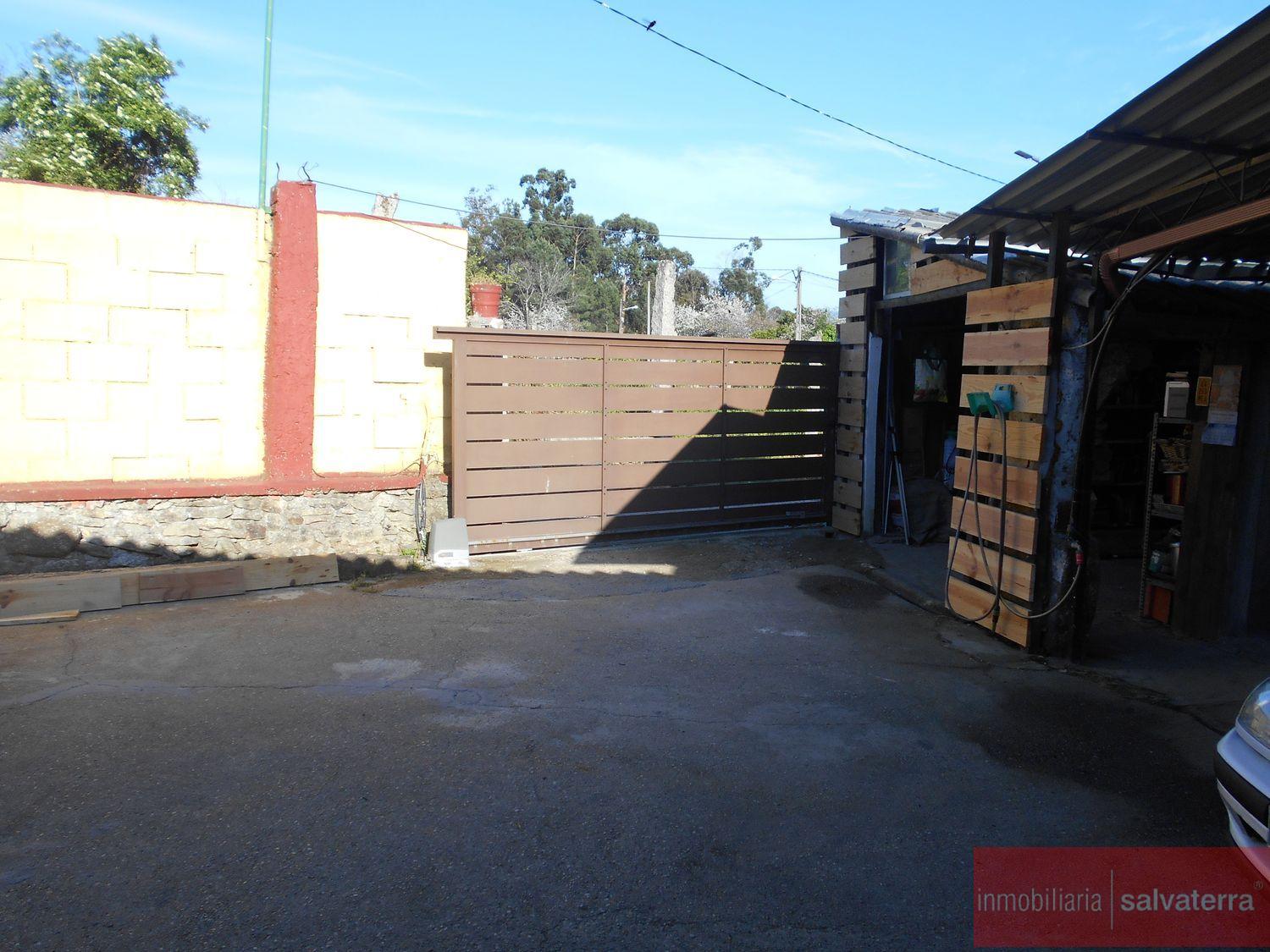 For sale of rural property in A Cañiza