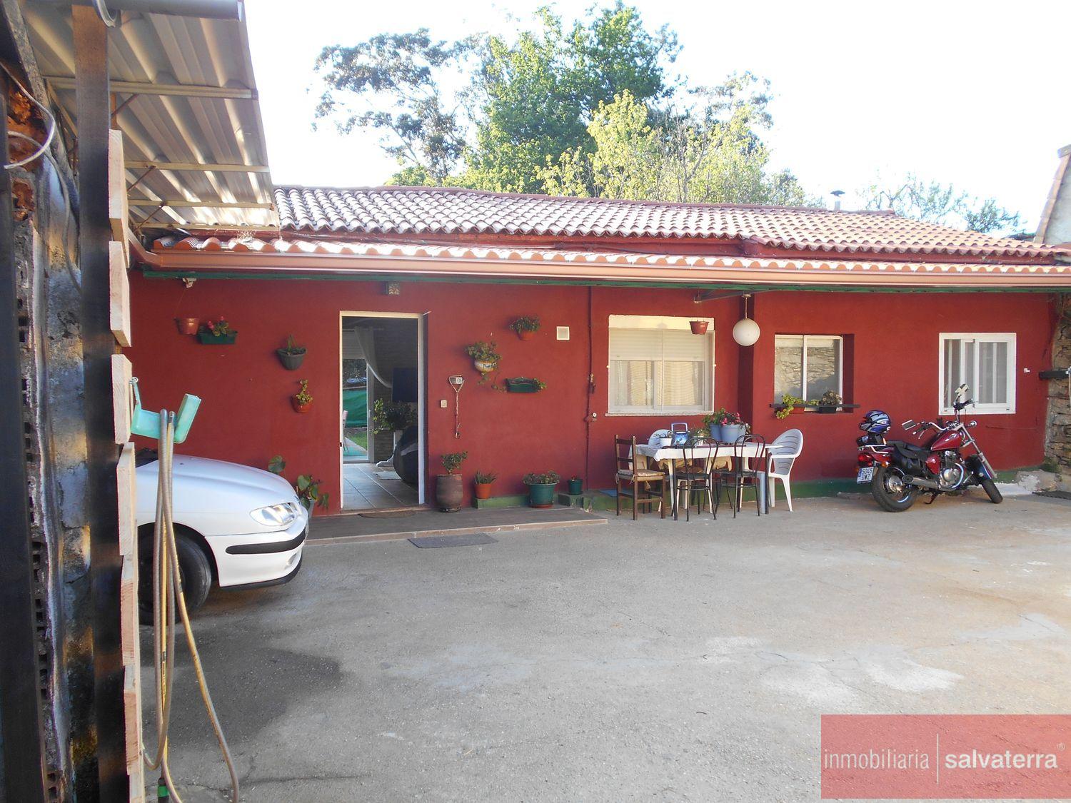For sale of rural property in A Cañiza