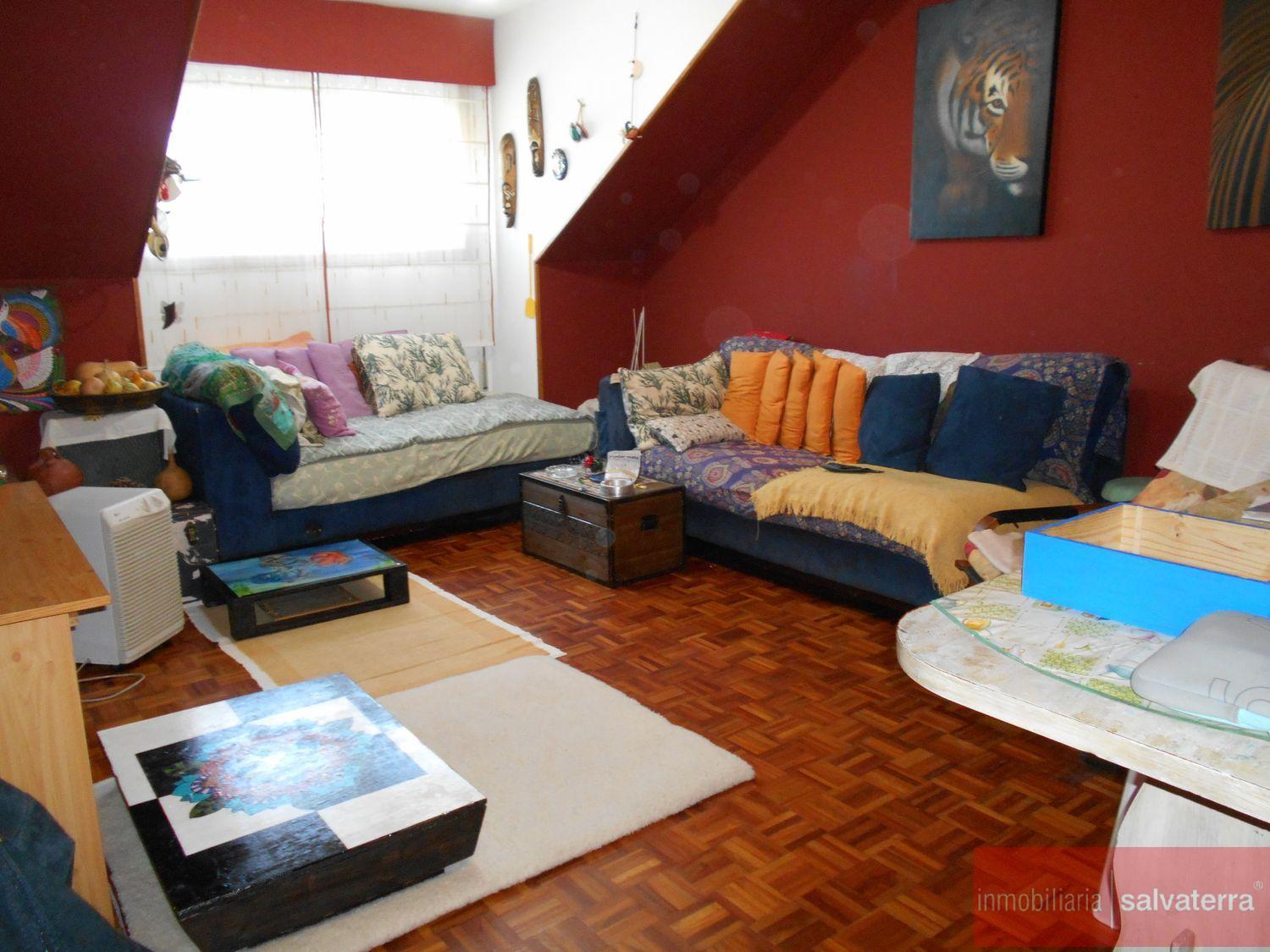 For sale of flat in A Cañiza