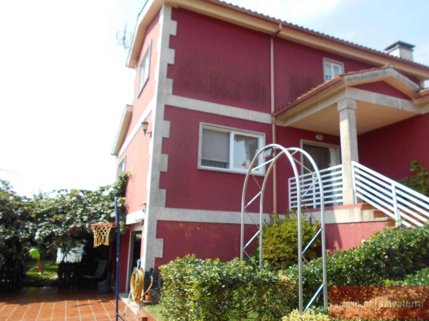 For sale of chalet in Tomiño
