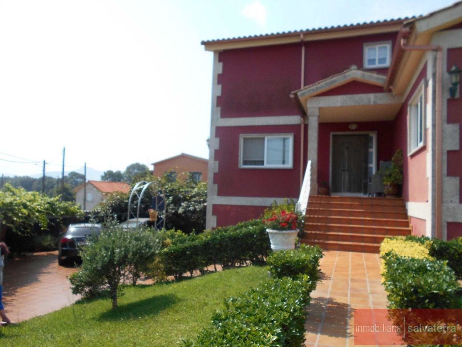 For sale of chalet in Tomiño